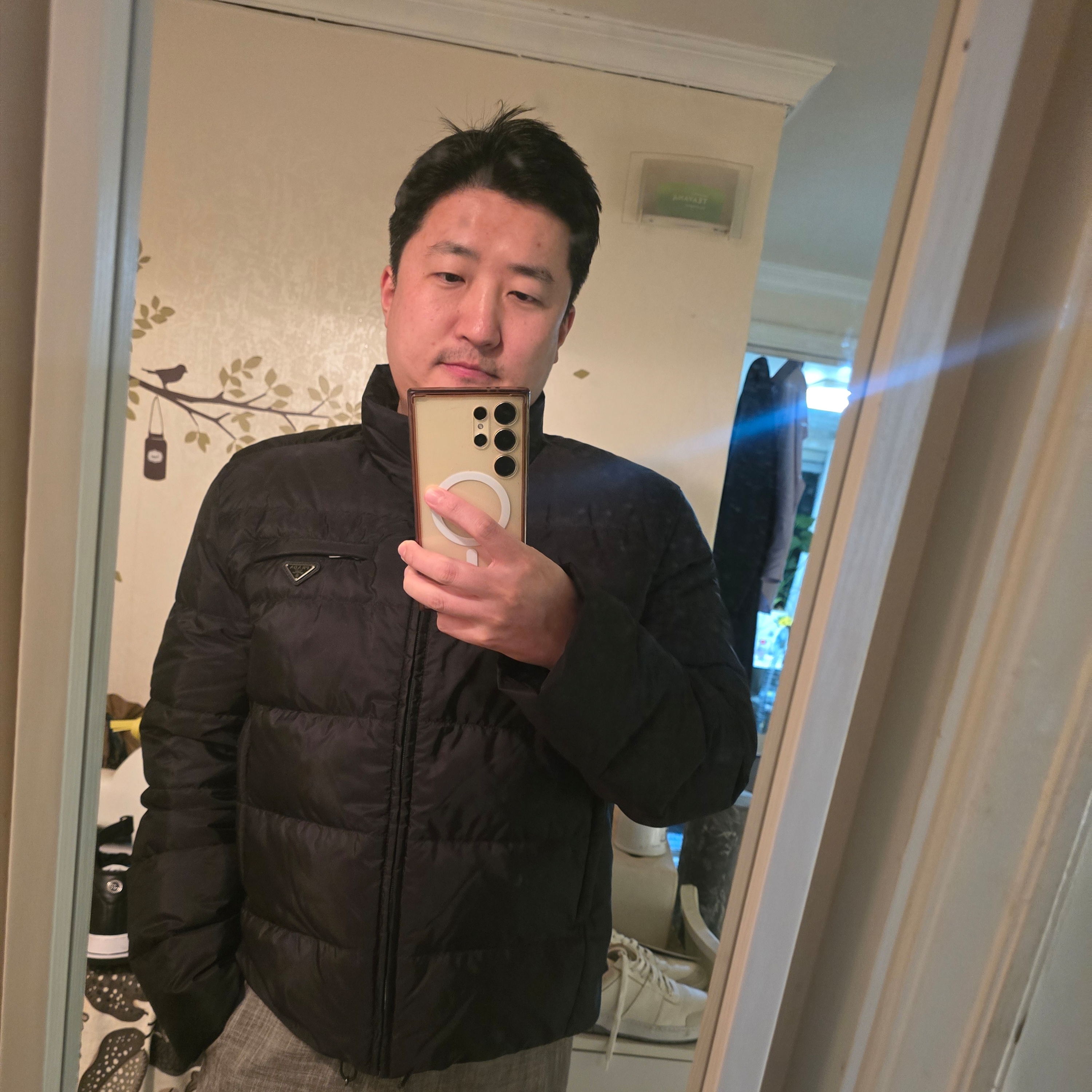 Prada Re-Nylon Down Jacket Black 착용 스타일 - 3
