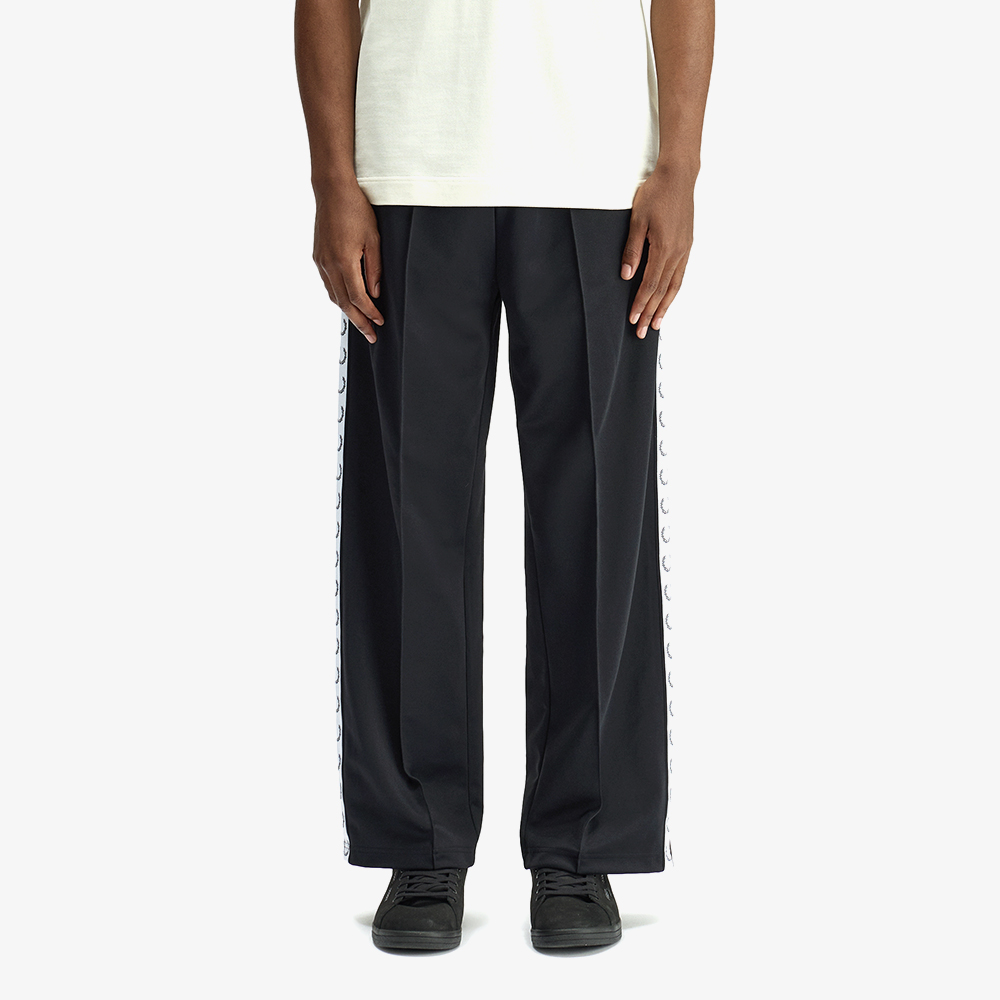 프레드페리 와이드 레그 테잎 트랙 팬츠 블랙(Fred Perry Wide Leg Taped Track Pant Black) - 2