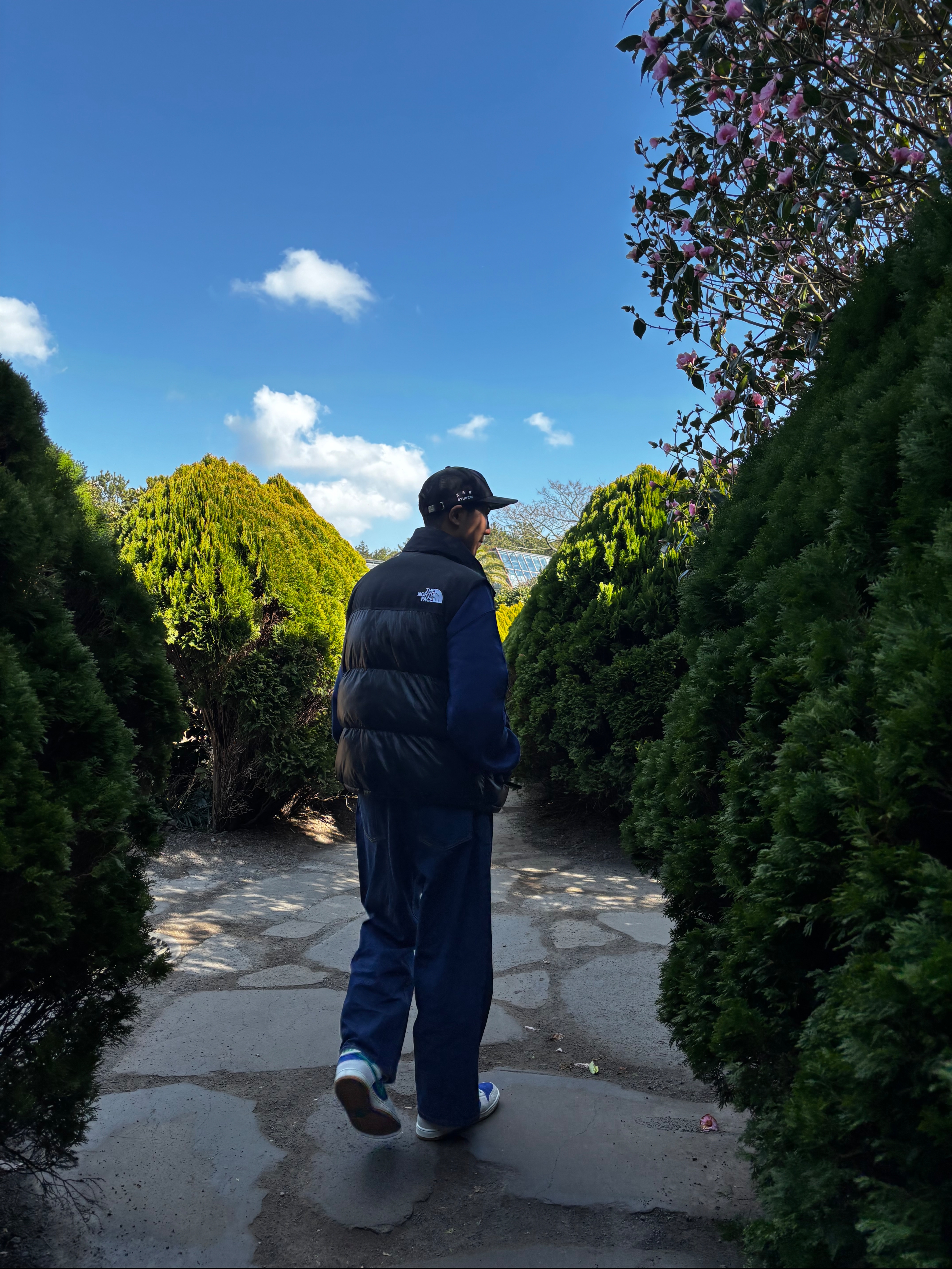 IAB Studio Cap Black White, IAB Studio IAB Original Sweatshirt Navy 착용 스타일