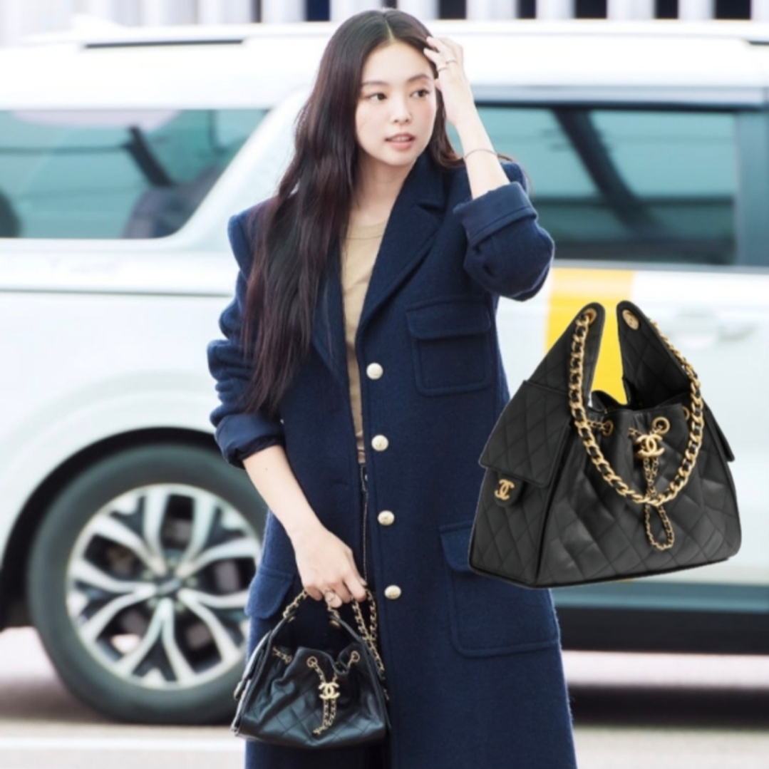 Chanel 25 Mini Bag Grained Calfskin & Gold Black 착용 스타일 - 3