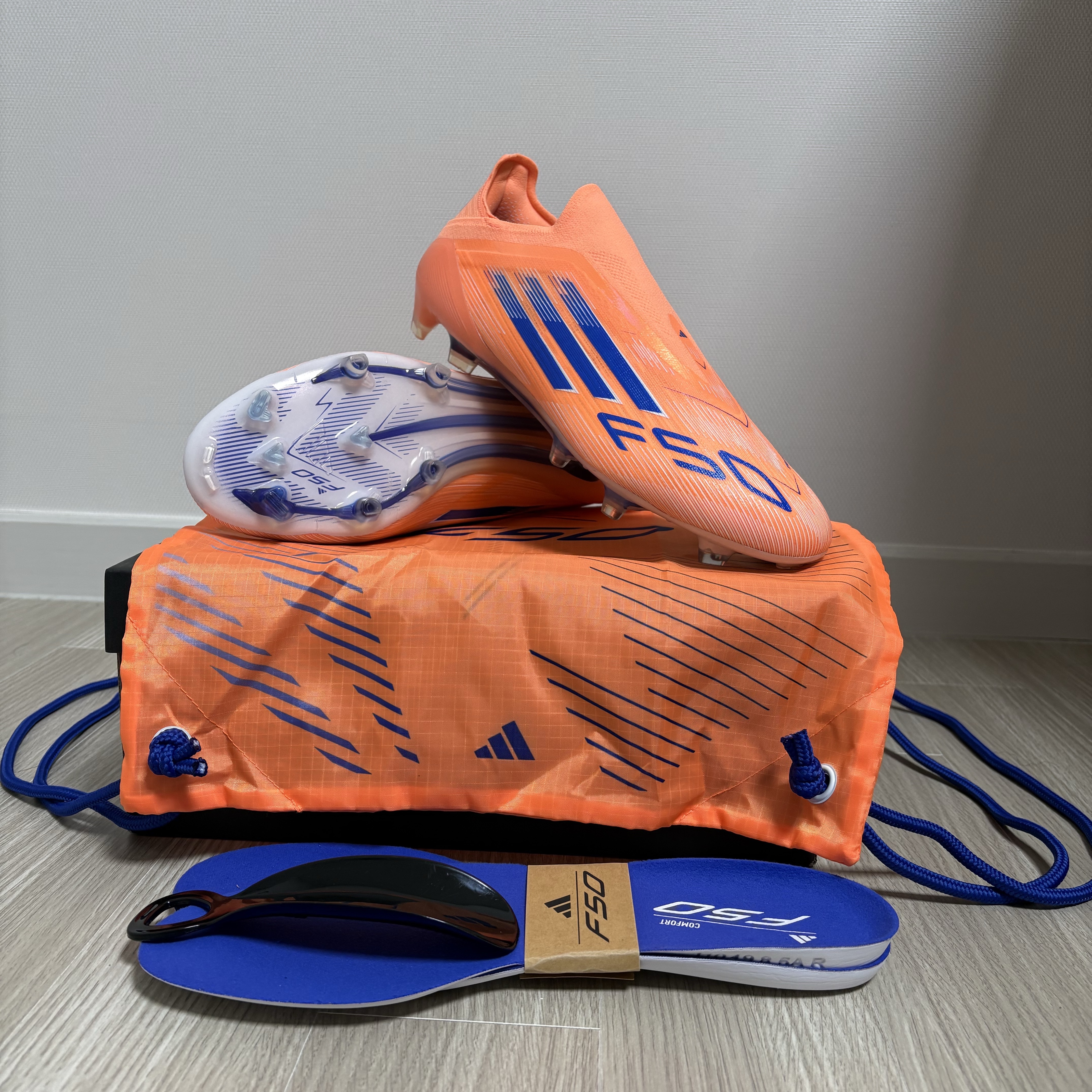 Adidas F50 Elite Laceless FG Beam Orange Lucid Blue 착용 스타일