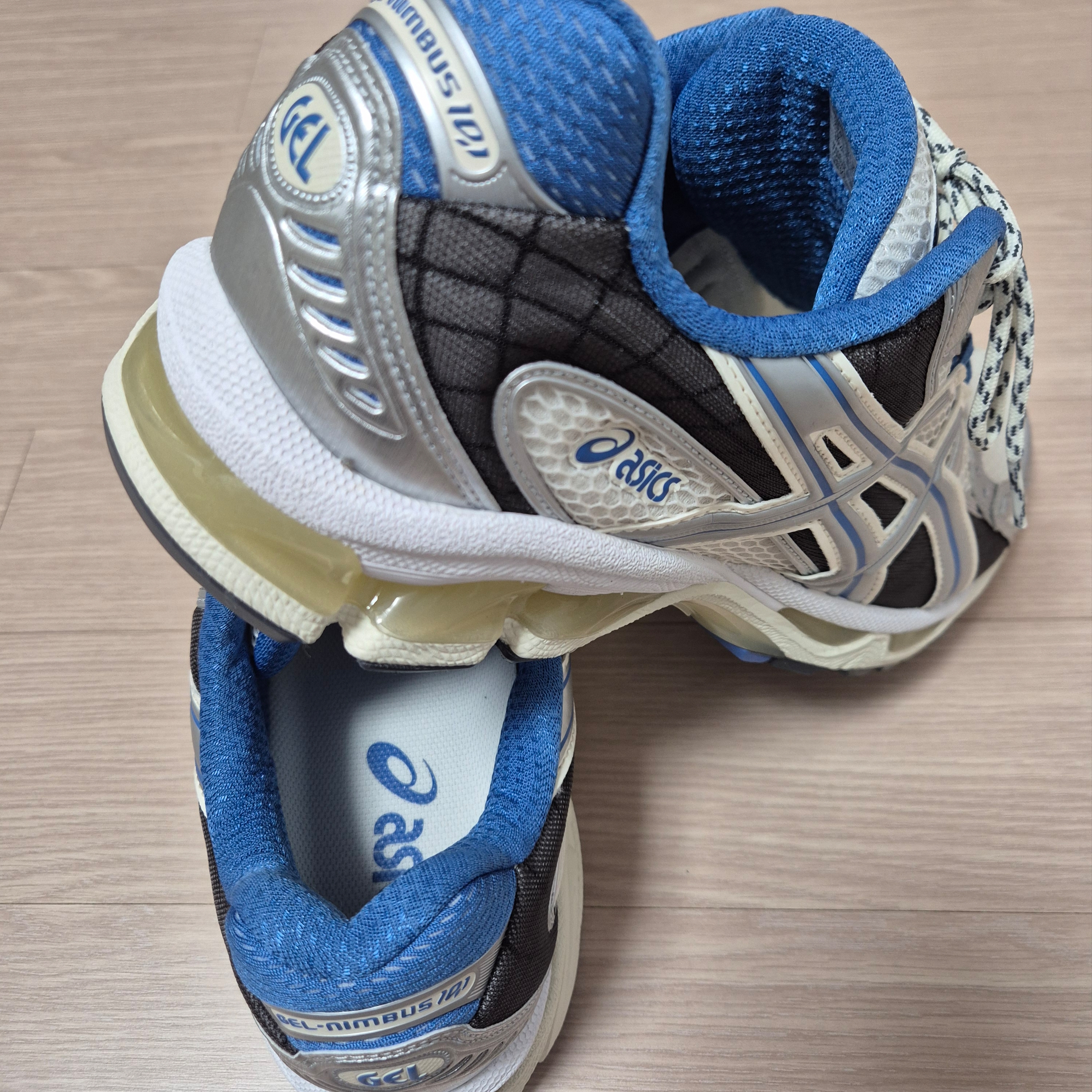 Asics Gel-Nimbus 10.1 Cream Polar Night 착용 스타일 - 4