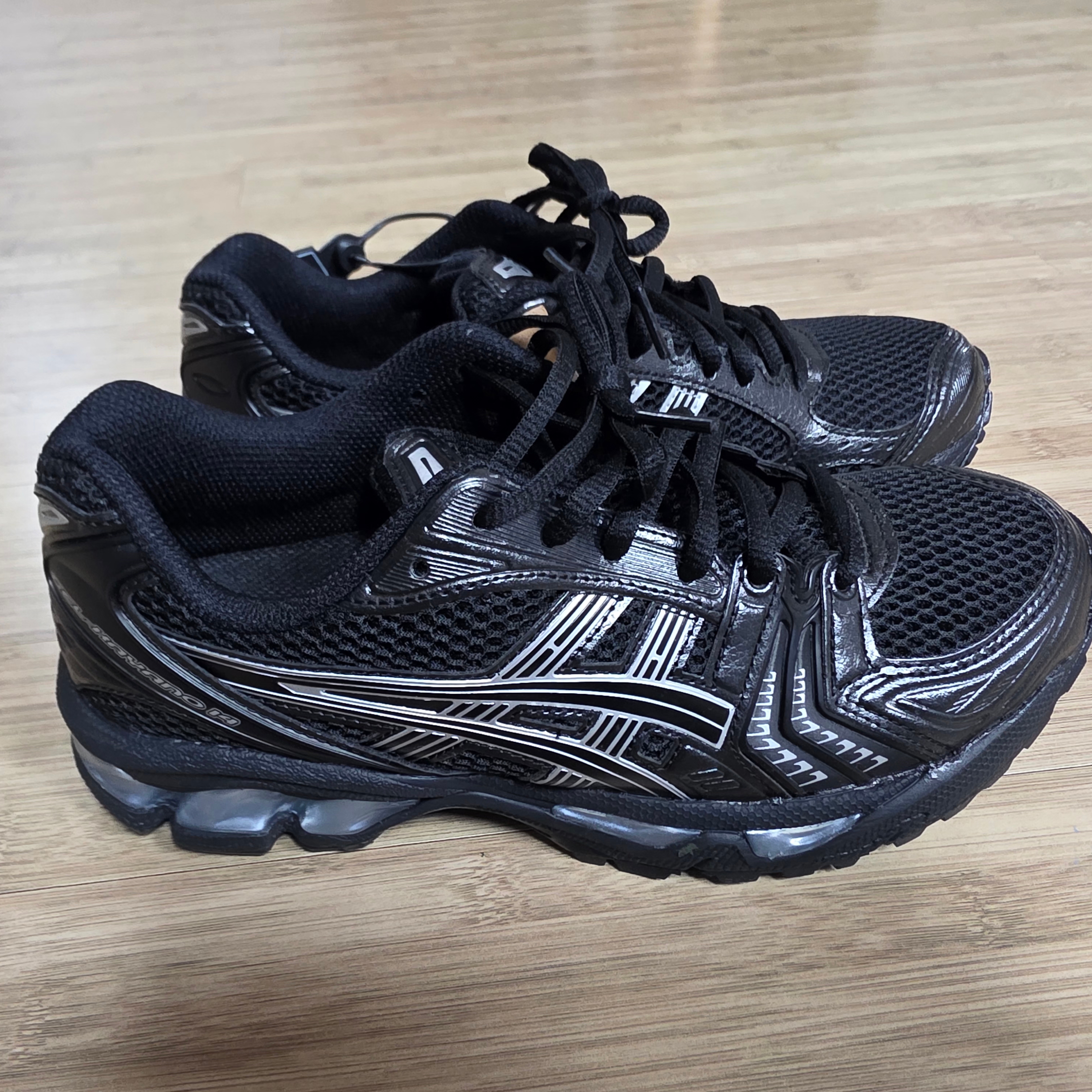Asics Gel-Kayano 14 Black Pure Silver 착용 스타일 - 1