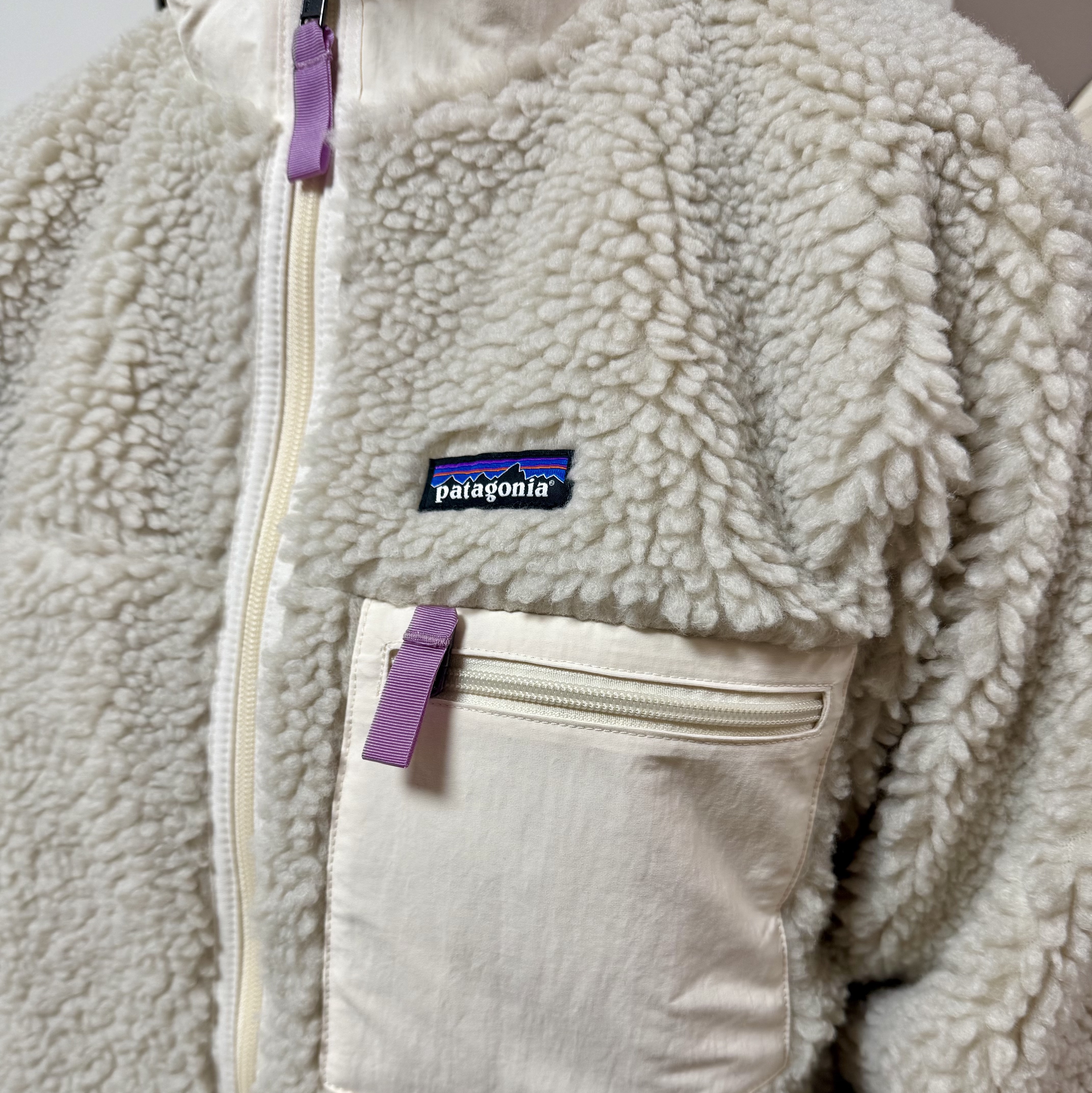 (W) Patagonia Classic Retro-X Fleece Jacket Natural W Light Violet 착용 스타일 - 1