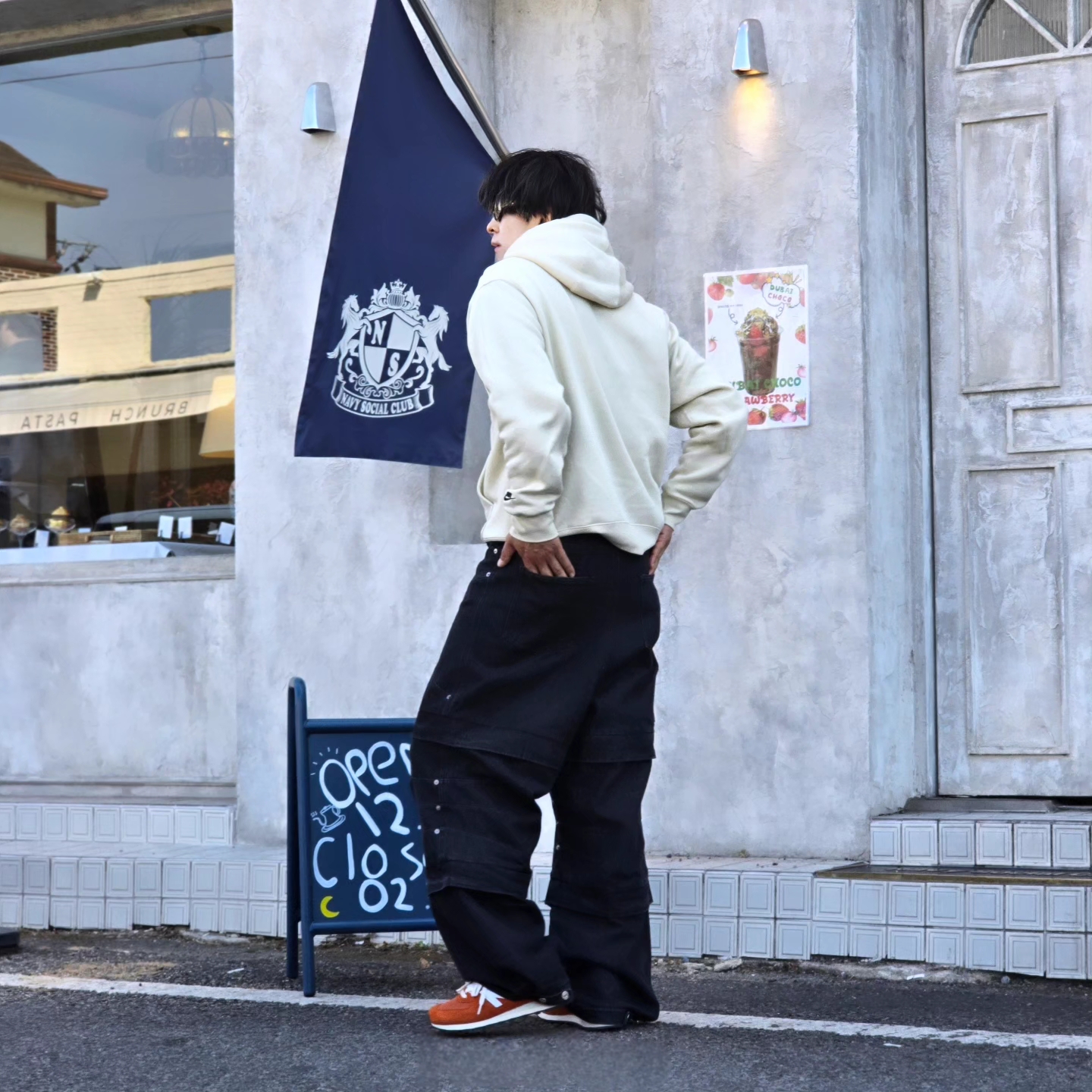 Nike Club Fleece Pullover Hoodie Light Khaki, Flavorism Double Layered Wide Denim Pants Black 착용 스타일 - 3