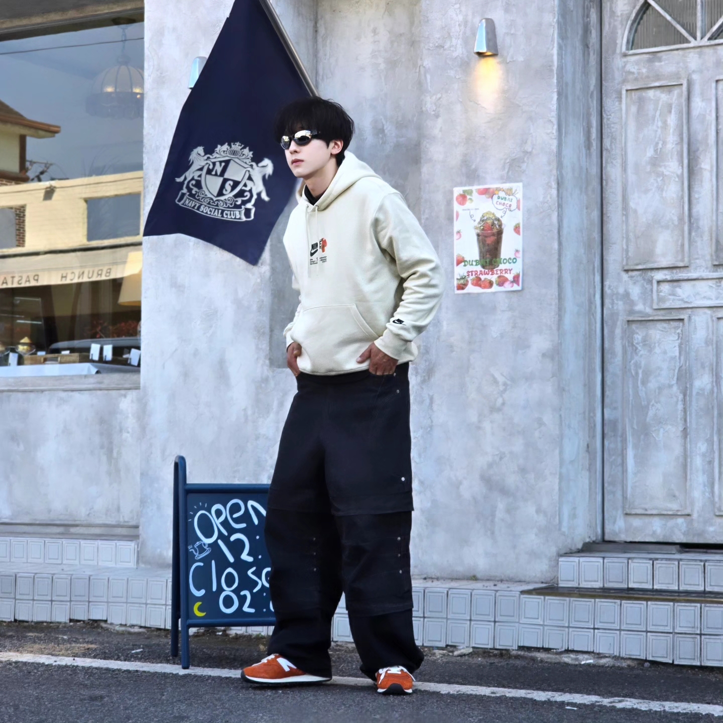Nike Club Fleece Pullover Hoodie Light Khaki, Flavorism Double Layered Wide Denim Pants Black 착용 스타일 - 4