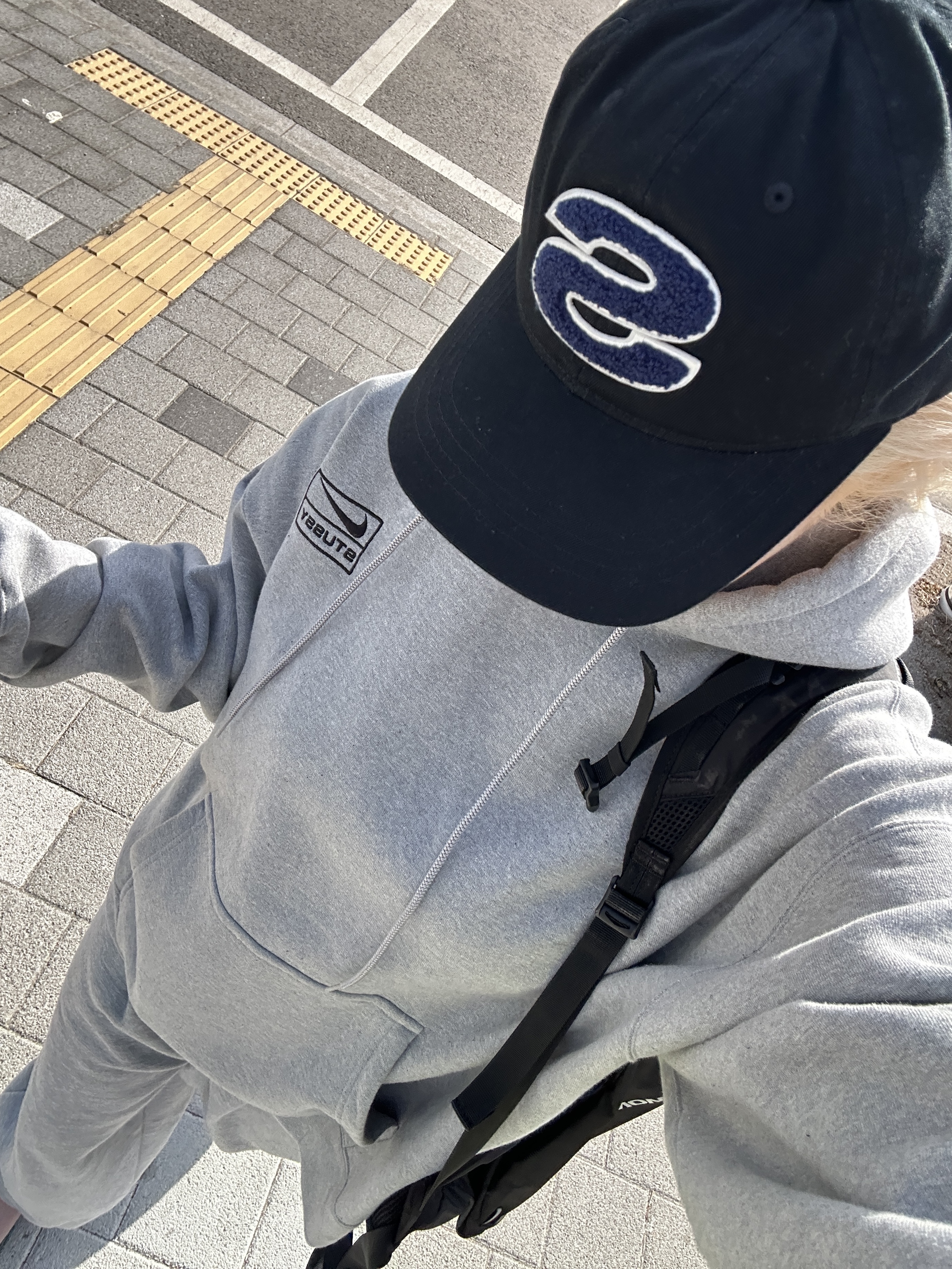 Stussy Chenille S Low Pro Cap Black, Nike x Stussy NRG RA Pullover Hoodie Dark Grey Heather (DJ9488-063) 착용 스타일 - 6