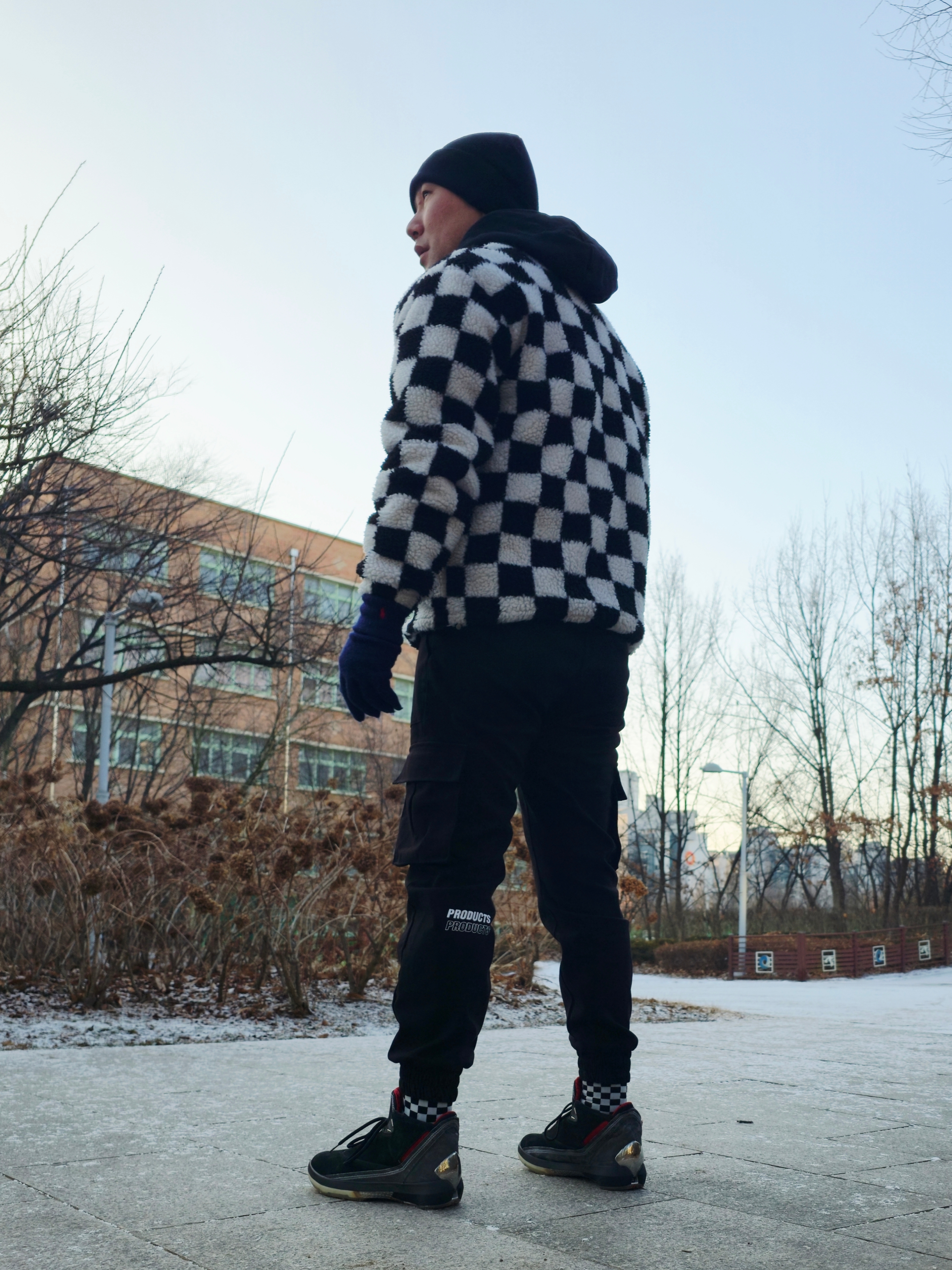 Jordan Peak Essential Beanie Black White, Jordan 22 OG Black Varisty Red 착용 스타일
