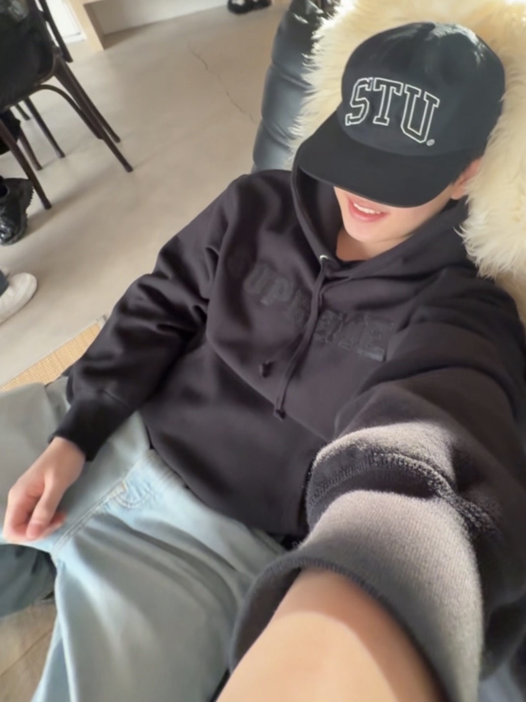 Supreme Collegiate Hooded Sweatshirt Black - 24SS, Stussy Stu Arch Strapback Cap Shadow Black 착용 스타일 - 1