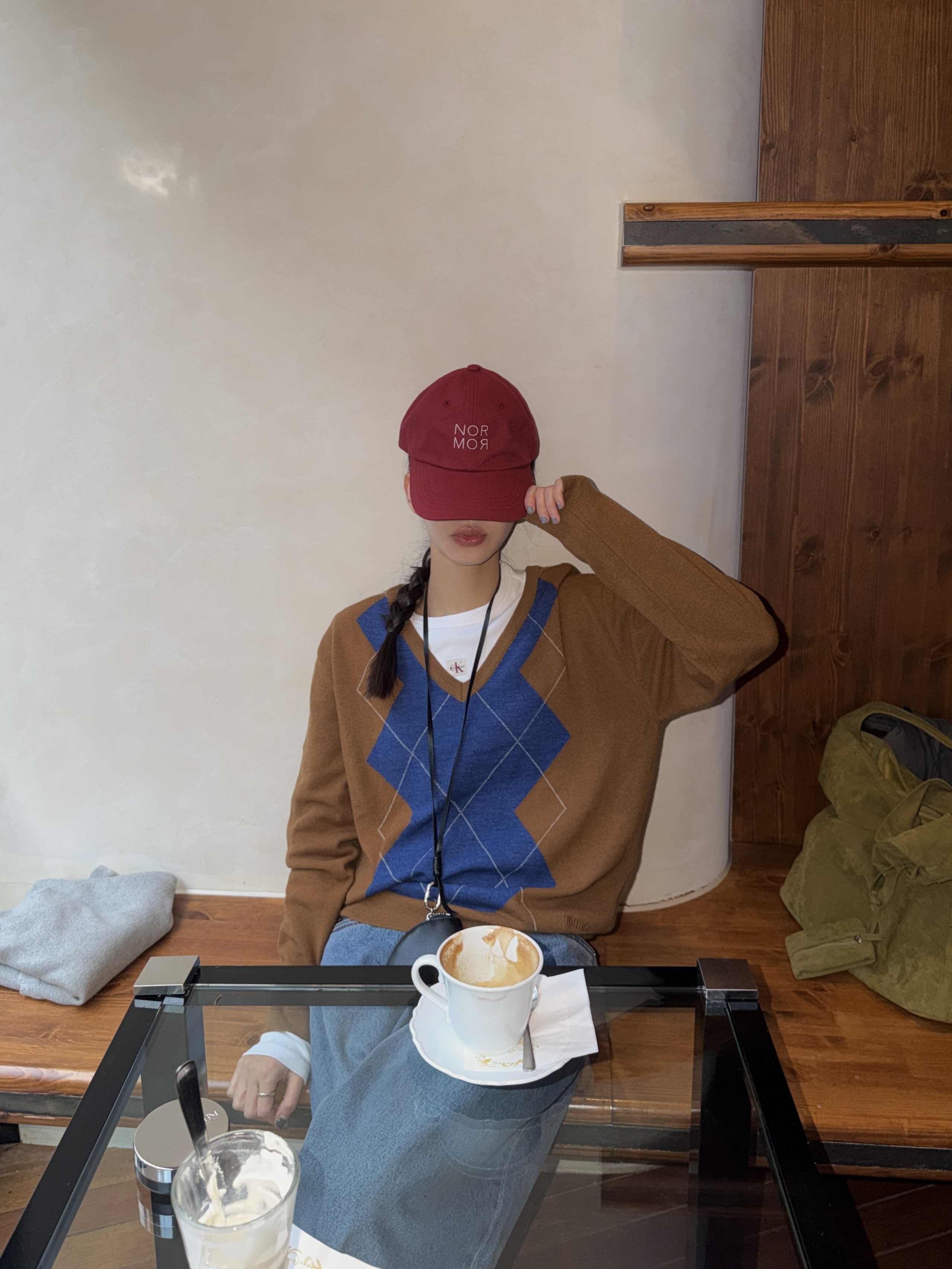 POTE 0007 Layered Pouch Hobo Bag Suede Olive 착용 스타일 - 5