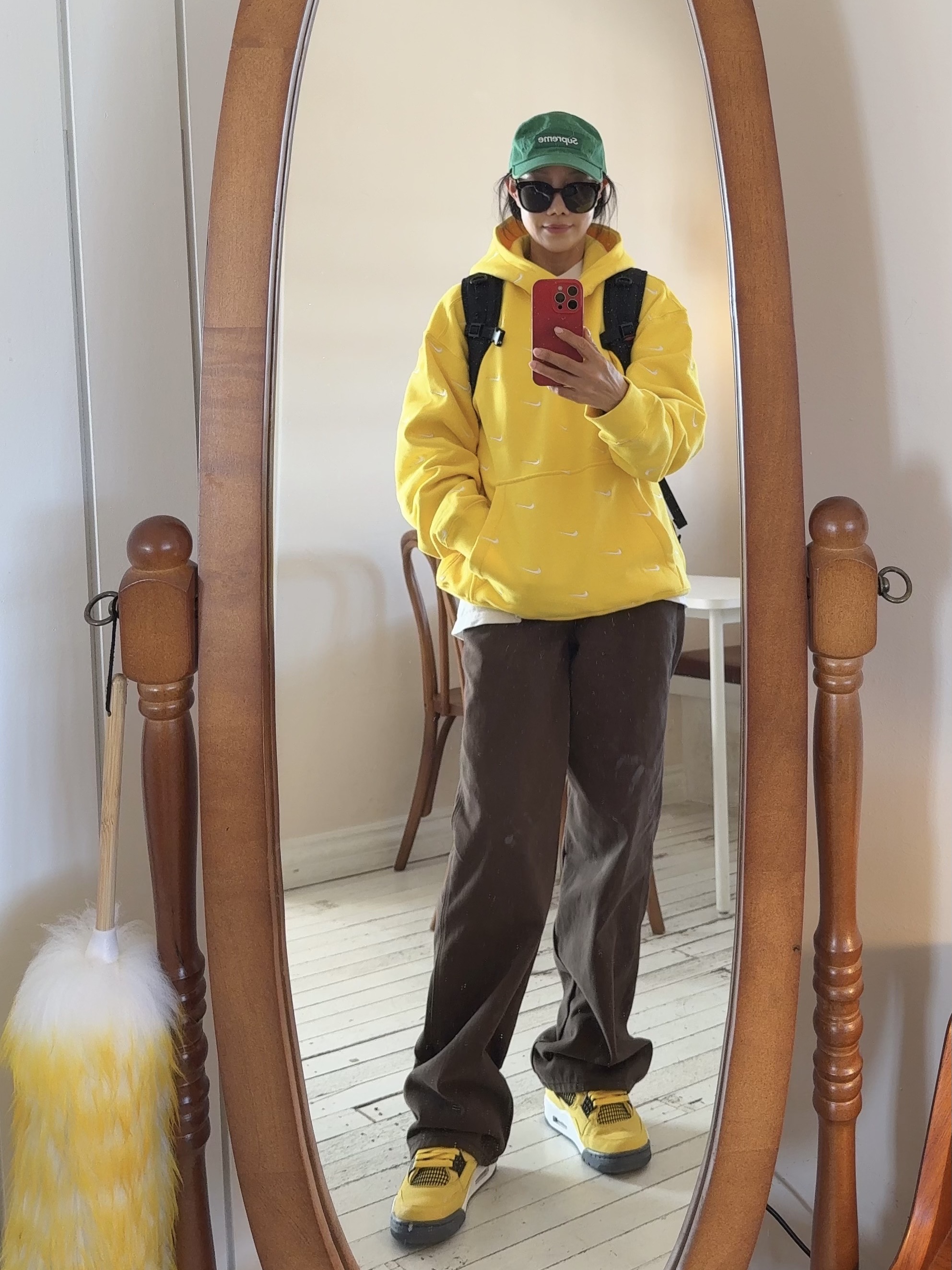 Jordan 4 Retro Thunder 2023, Nike NRG Swoosh Logo Hoodie Chrome Yellow 착용 스타일 - 1