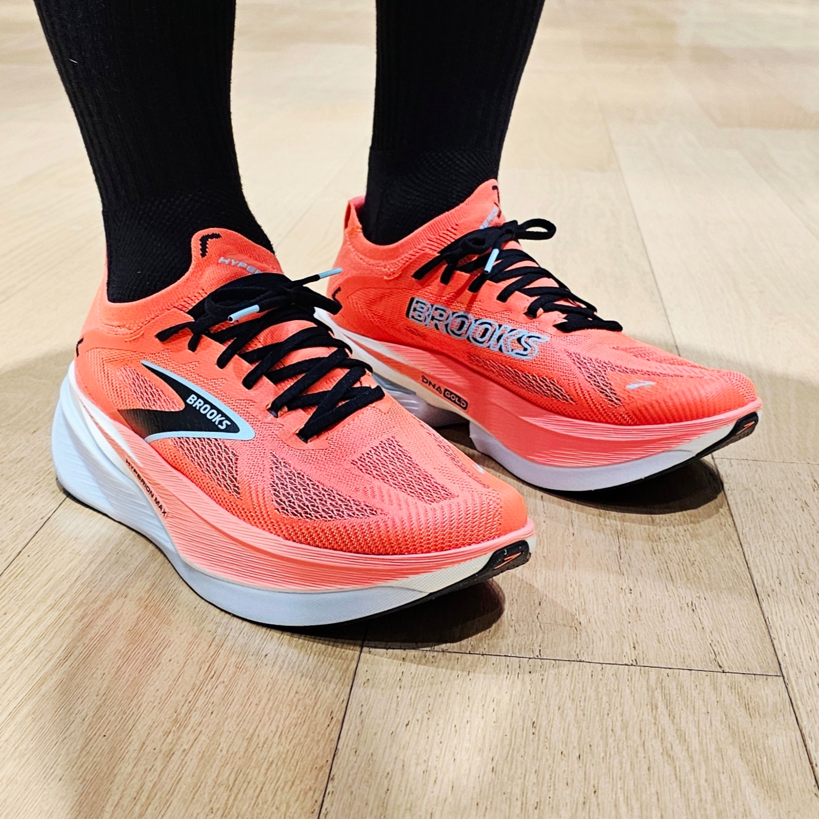 Brooks Running Hyperion Max 3 Coral - D Medium 착용 스타일