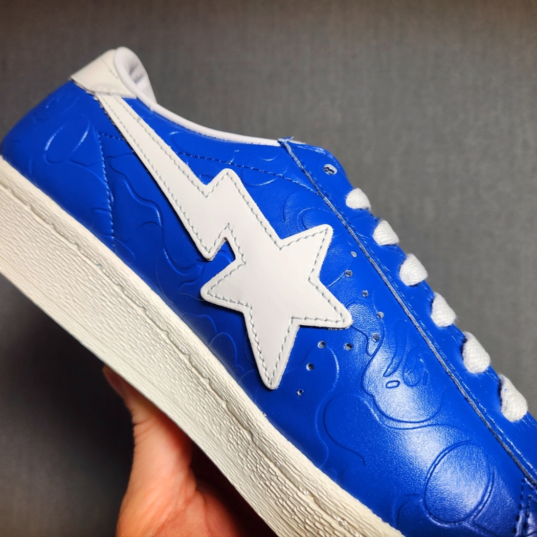 Adidas x BAPE Superstar Vintage Blue Cloud White 착용 스타일 - 2