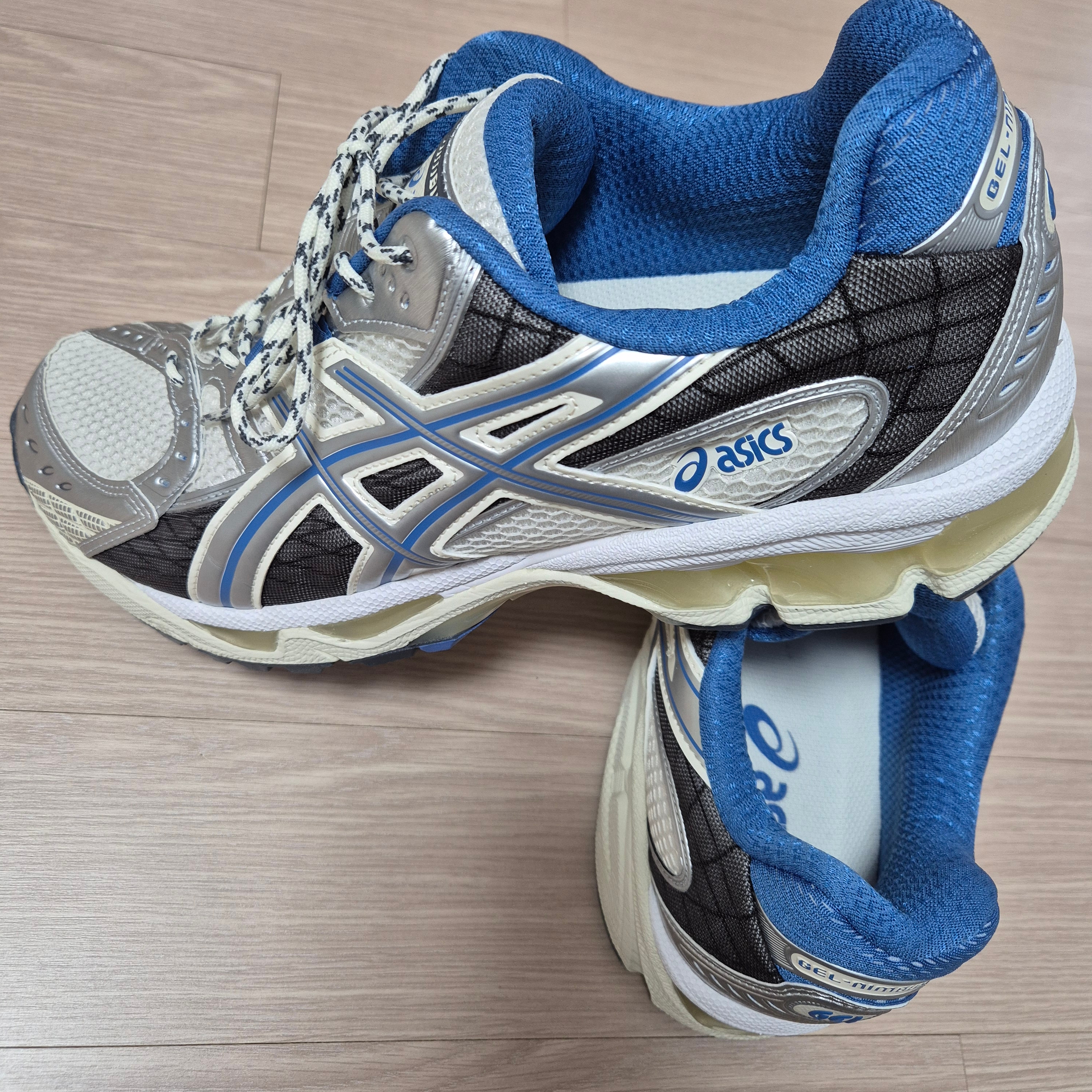 Asics Gel-Nimbus 10.1 Cream Polar Night 착용 스타일 - 5