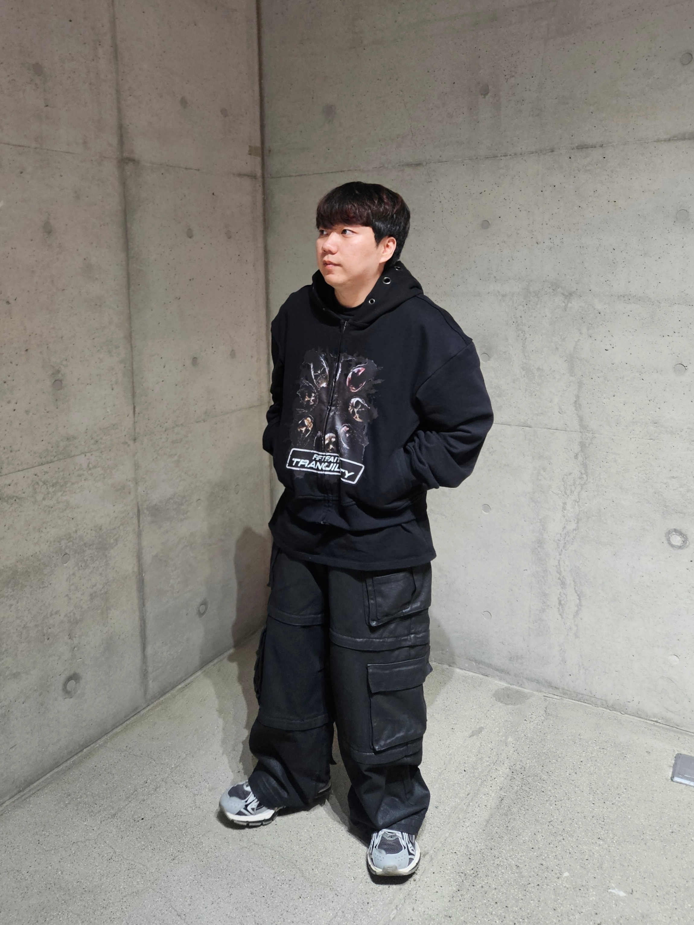CSC Tranquility Hoodie Zip Up Black 착용 스타일