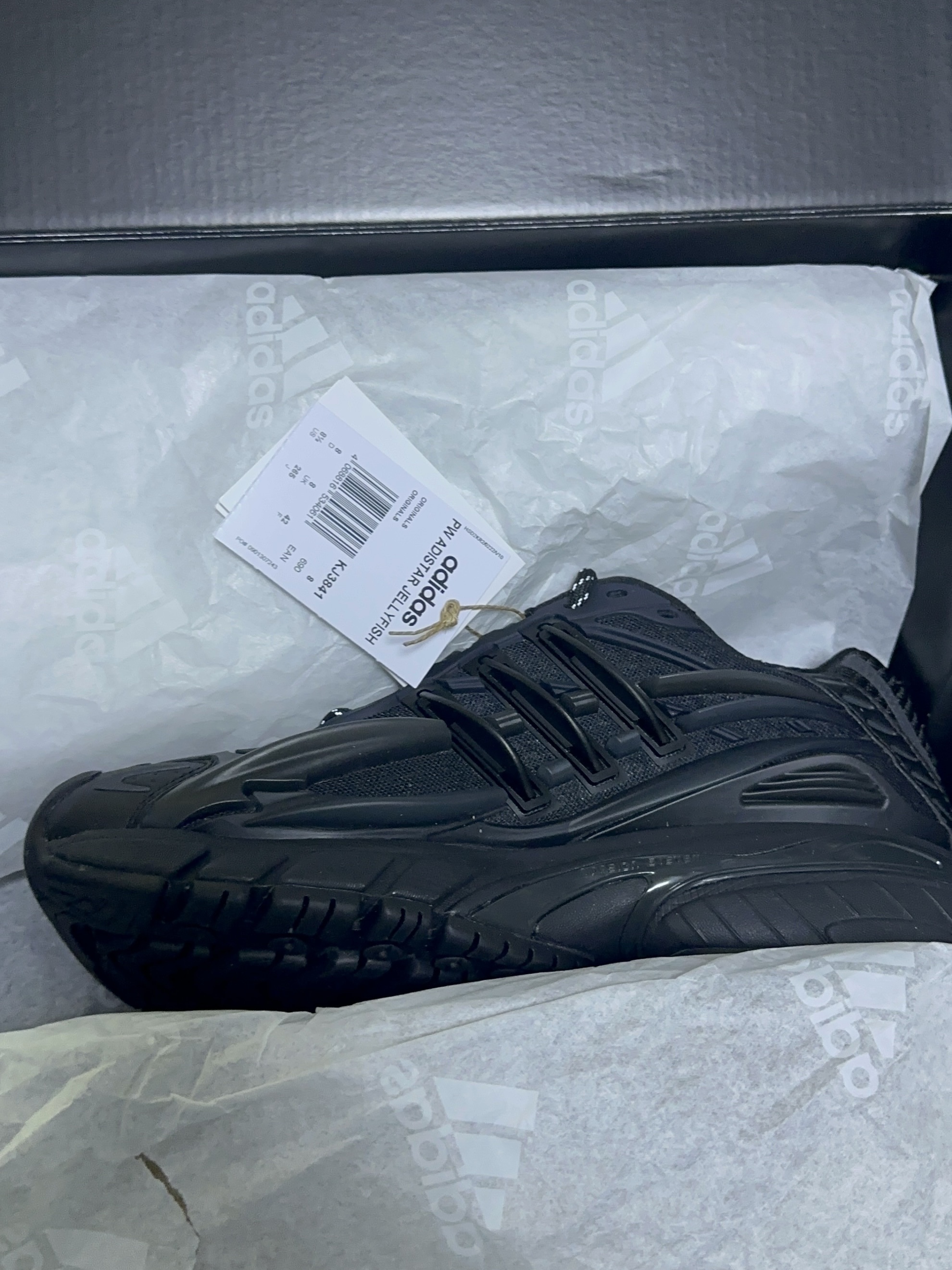 Adidas x Pharrell Williams Virginia Adistar Jellyfish Triple Black 착용 스타일