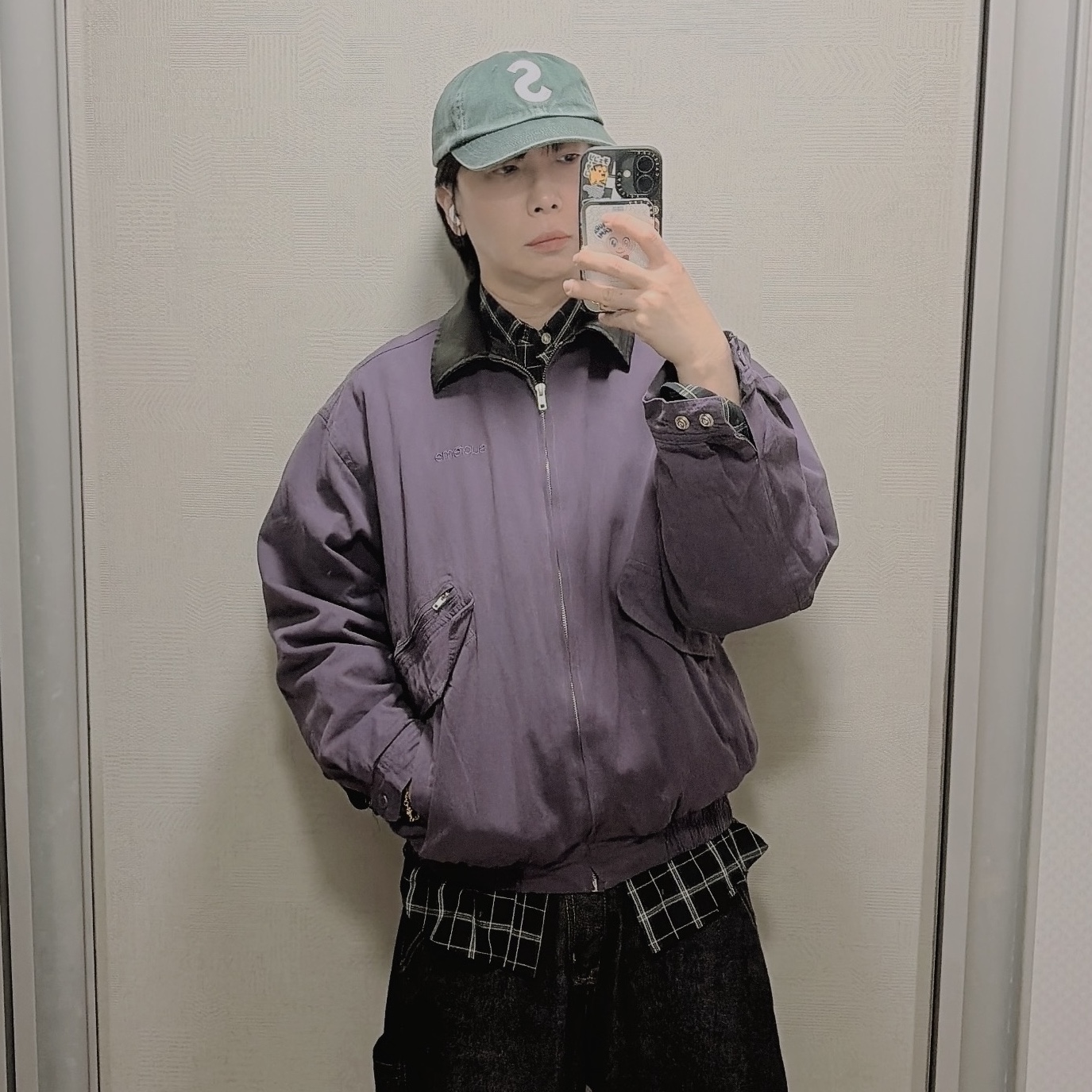 Supreme Pigment Coated S Logo 6-Panel Dark Green - 25SS, Supreme Leather Collar Utility Jacket Dusty Purple - 24FW 착용 스타일