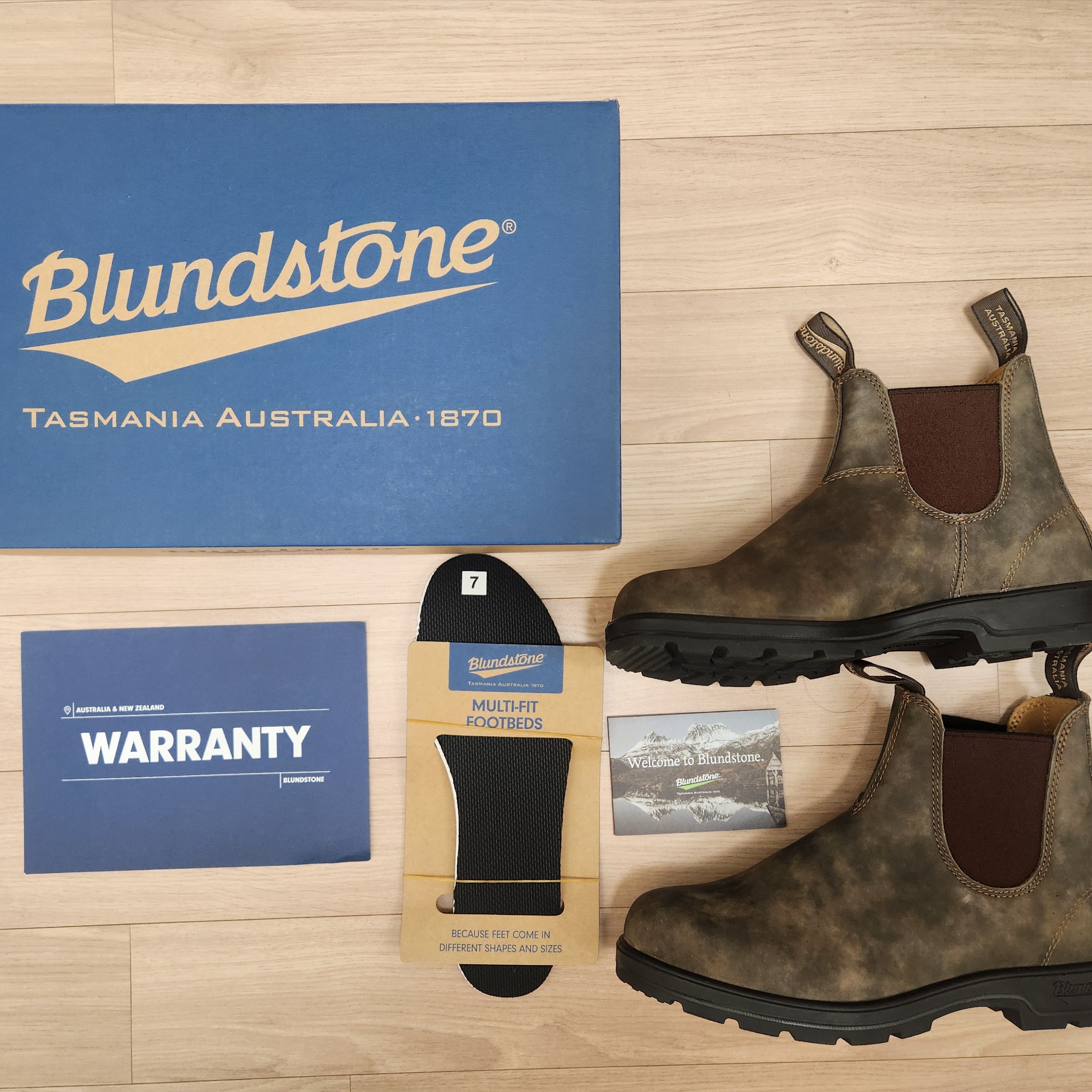 BLUNDSTONE Classics 585 Chelsea Boots Rustic Brown 착용 스타일 - 2