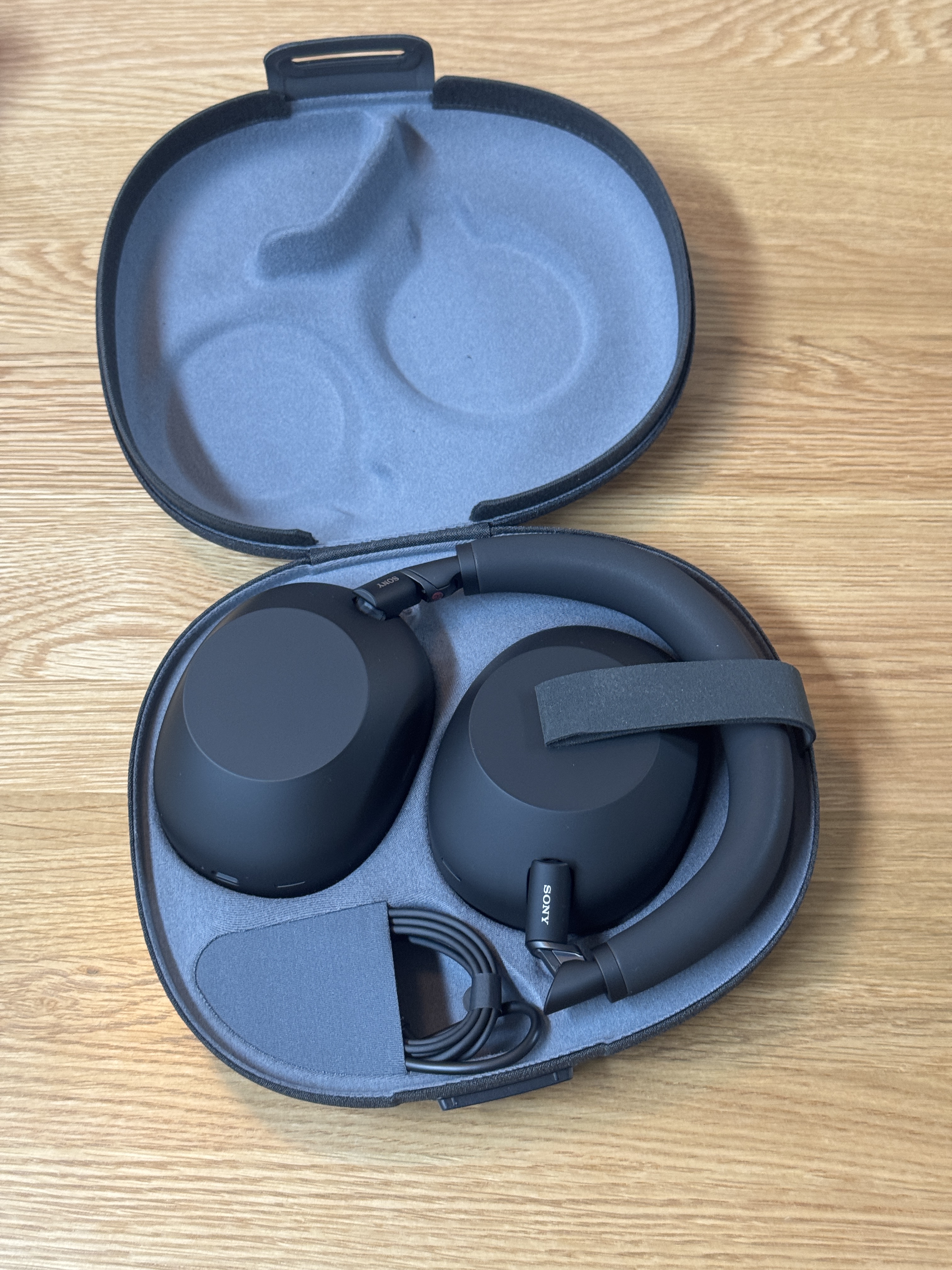 [사은품 증정] Sony WH-1000XM6 Black (Sony Korea Ver.) 착용 스타일 - 2