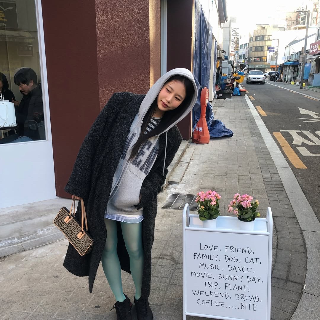 SLOW RECORD HOUSE Moment Zip-Up Hoodie Check 착용 스타일 - 5