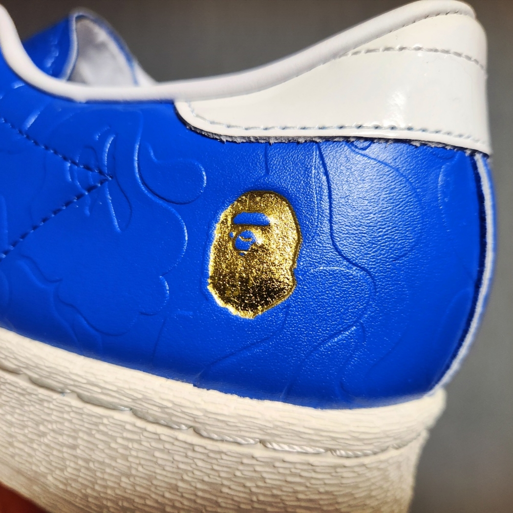 Adidas x BAPE Superstar Vintage Blue Cloud White 착용 스타일 - 4