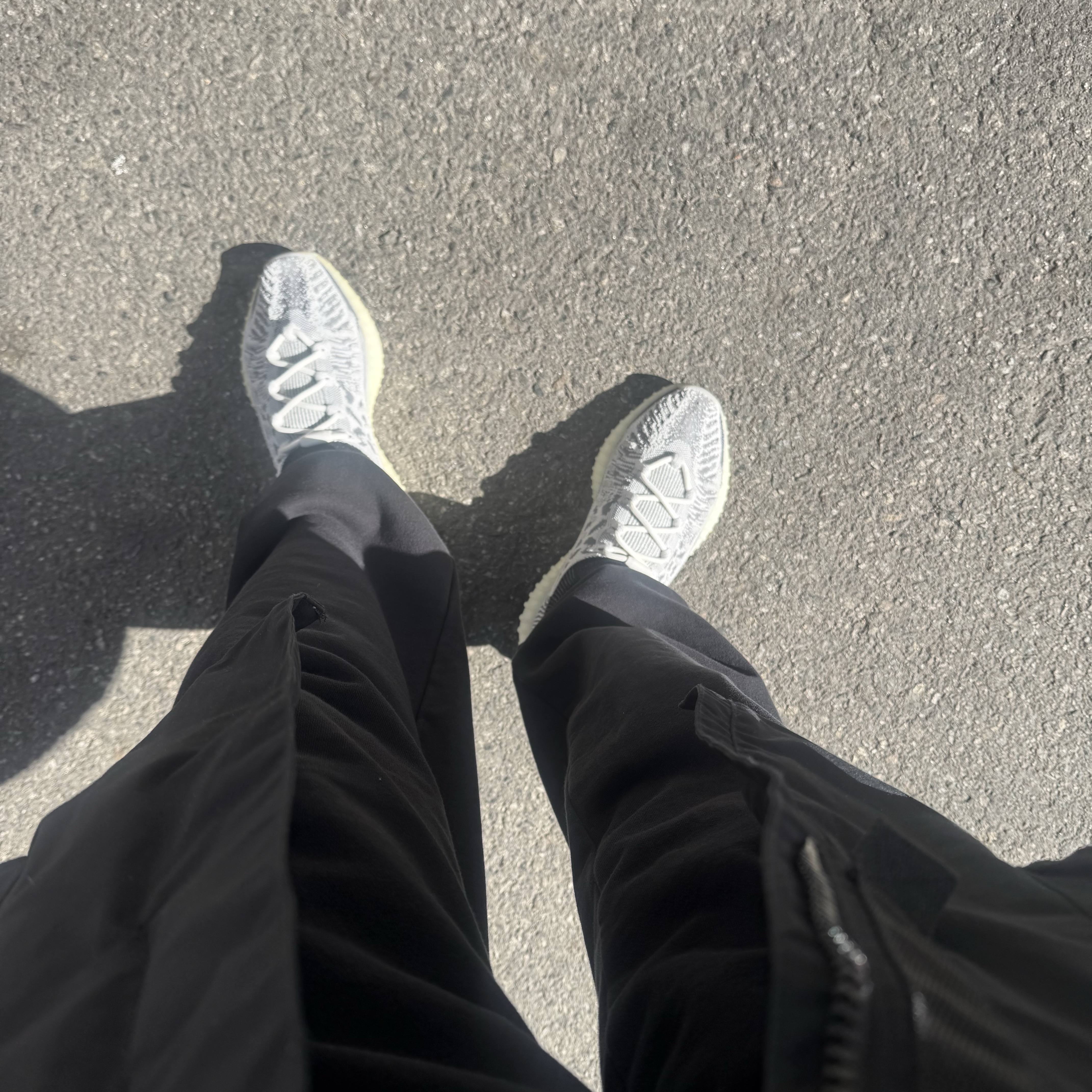 Adidas Yeezy 350 V2 CMPCT Slate White 착용 스타일 - 2