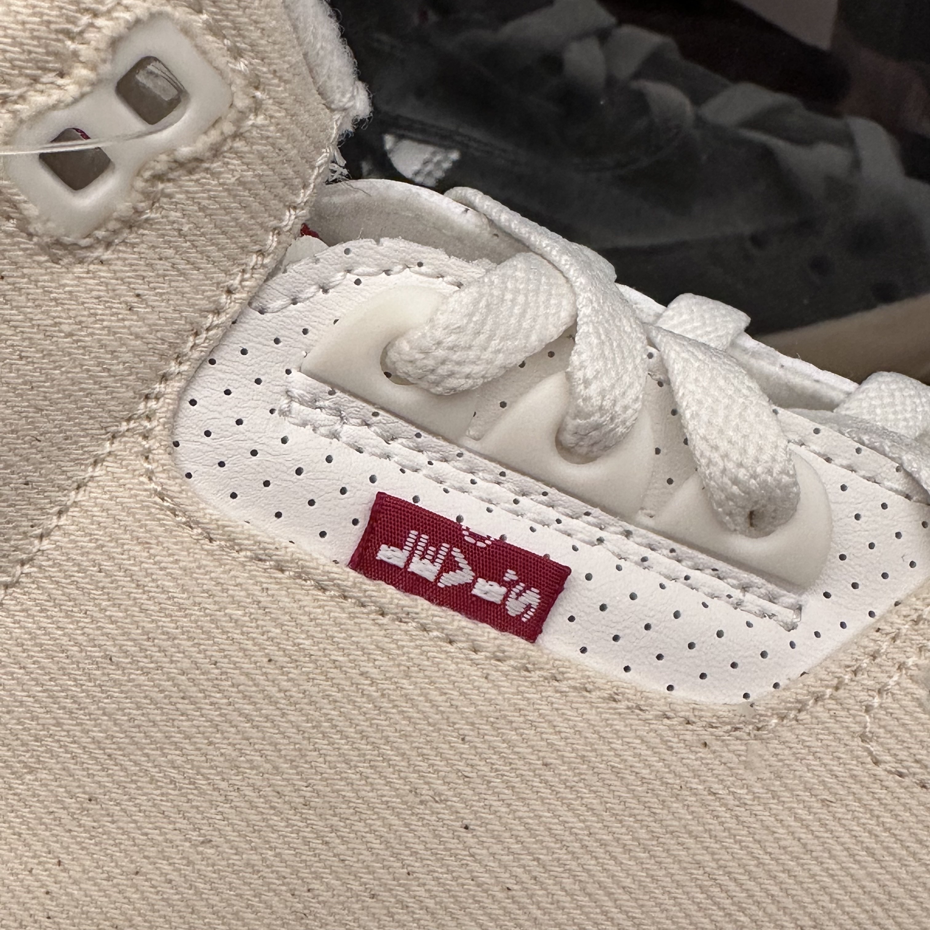 Jordan 3 x Levi’s Ecru Denim 착용 스타일 - 1