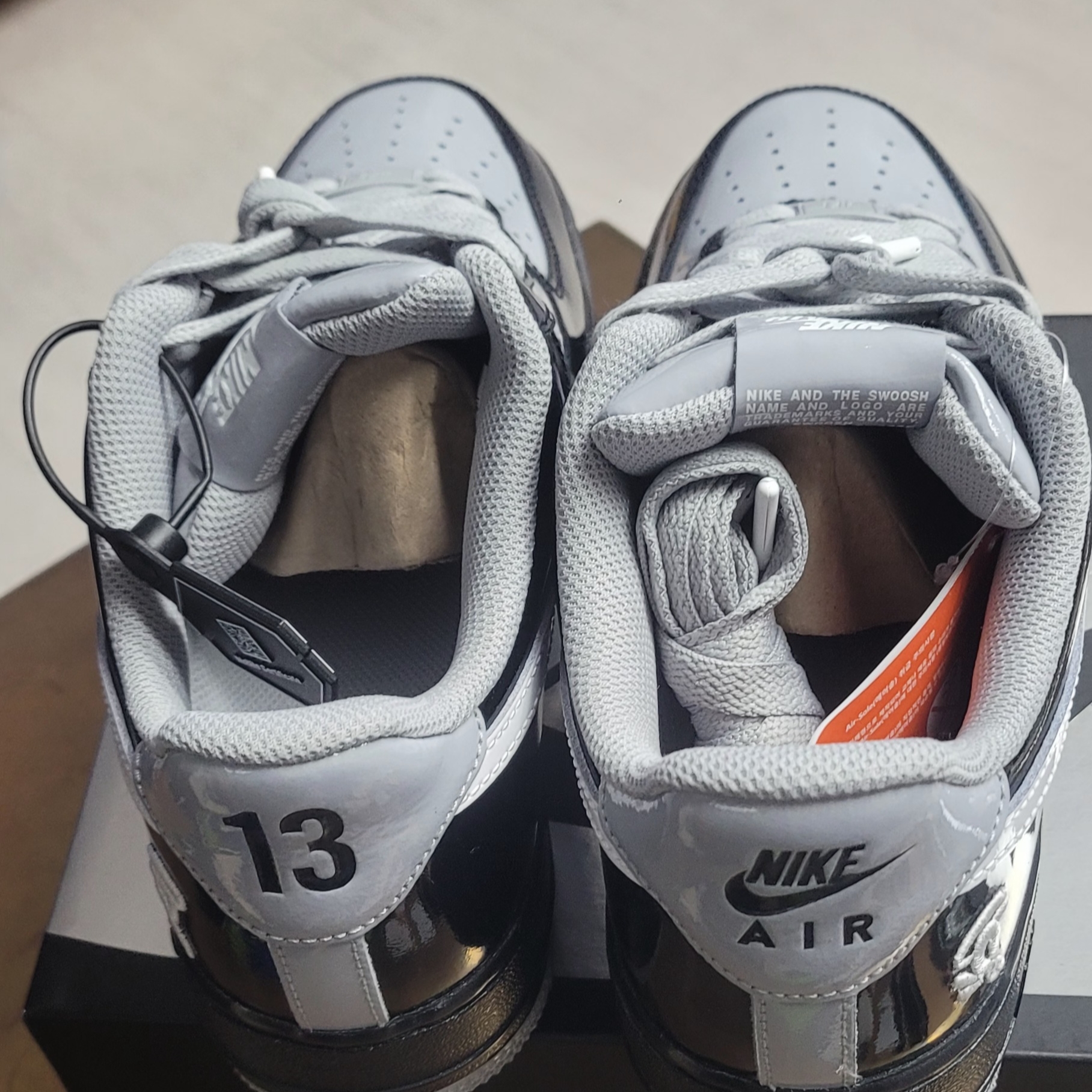 Nike x Syna Air Force 1 '07 Black and Light Smoke Grey 착용 스타일 - 2