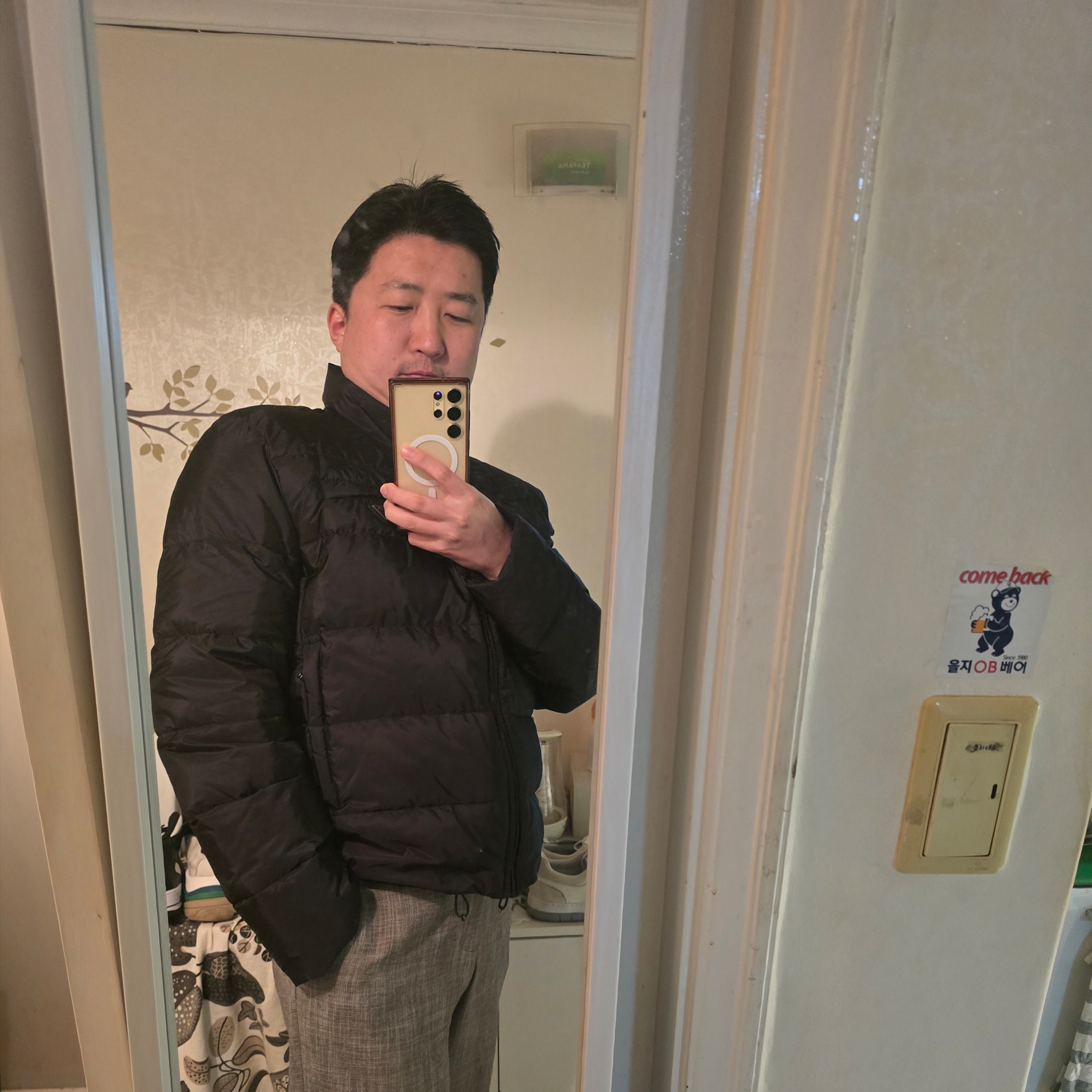 Prada Re-Nylon Down Jacket Black 착용 스타일 - 4