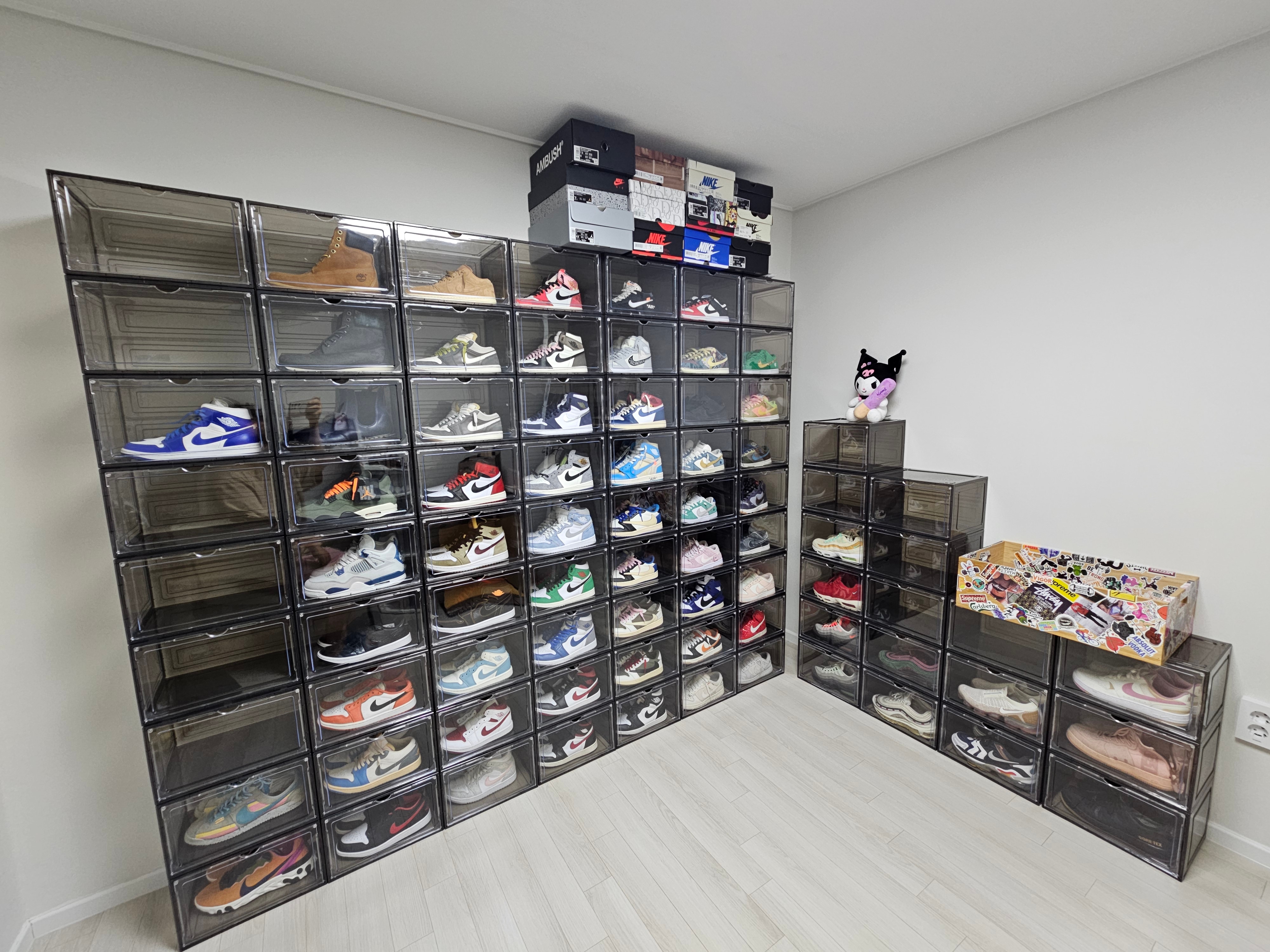 Nike Air Force 1 Low Gore-Tex Black Light Carbon, Jordan 1 x Dior High OG 착용 스타일
