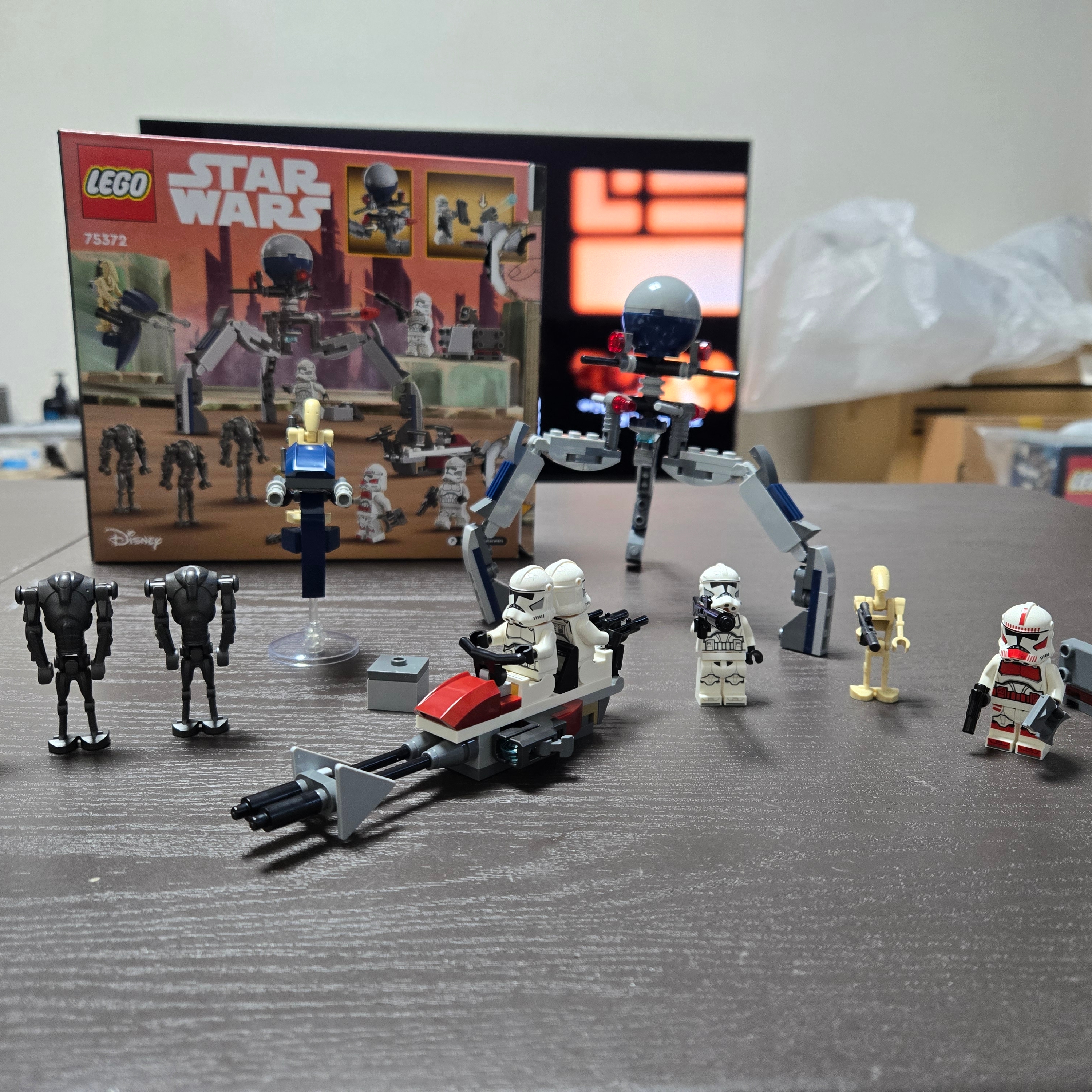 Lego Star Wars Clone Trooper and Battle Droid Battle Pack 착용 스타일 - 1