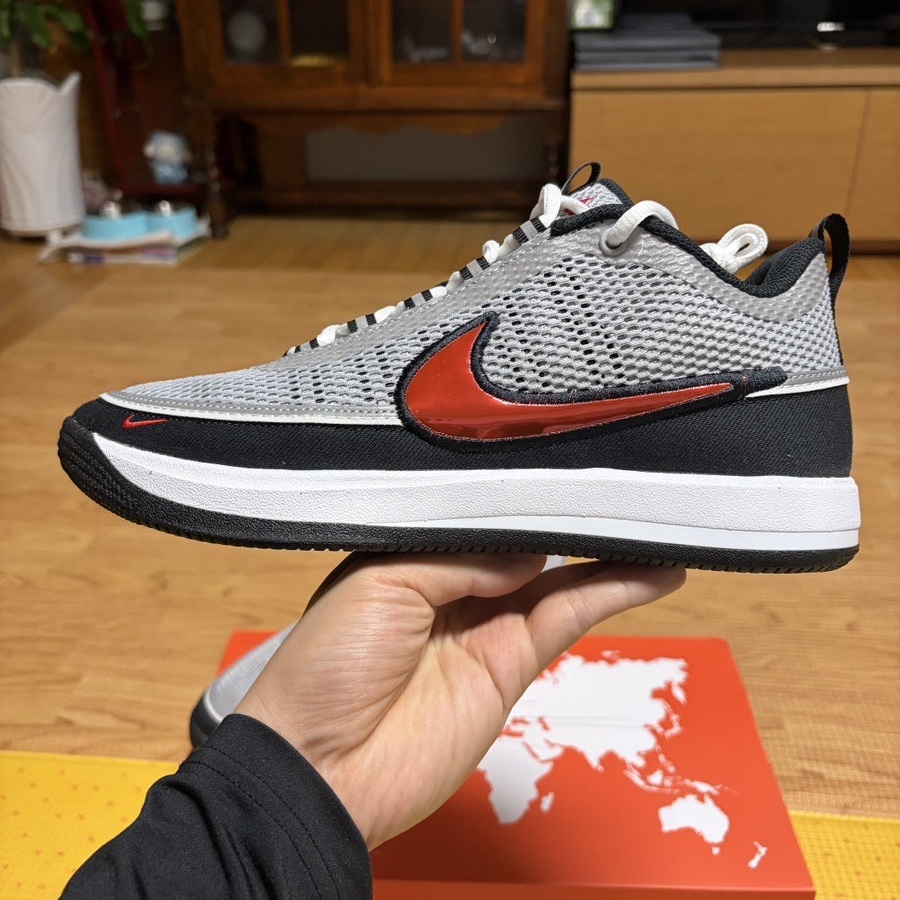 Nike Book 2 Spiridon EP Metallic Silver Black 착용 스타일 - 2