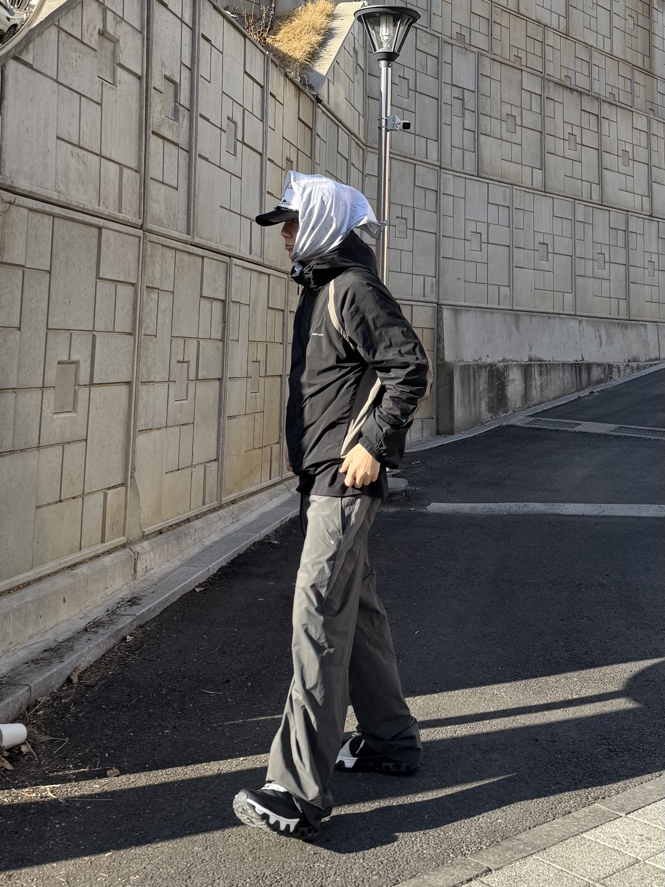 On Running x Post Archive Faction (Paf) Cloudmonster Hyper Black 착용 스타일 - 2