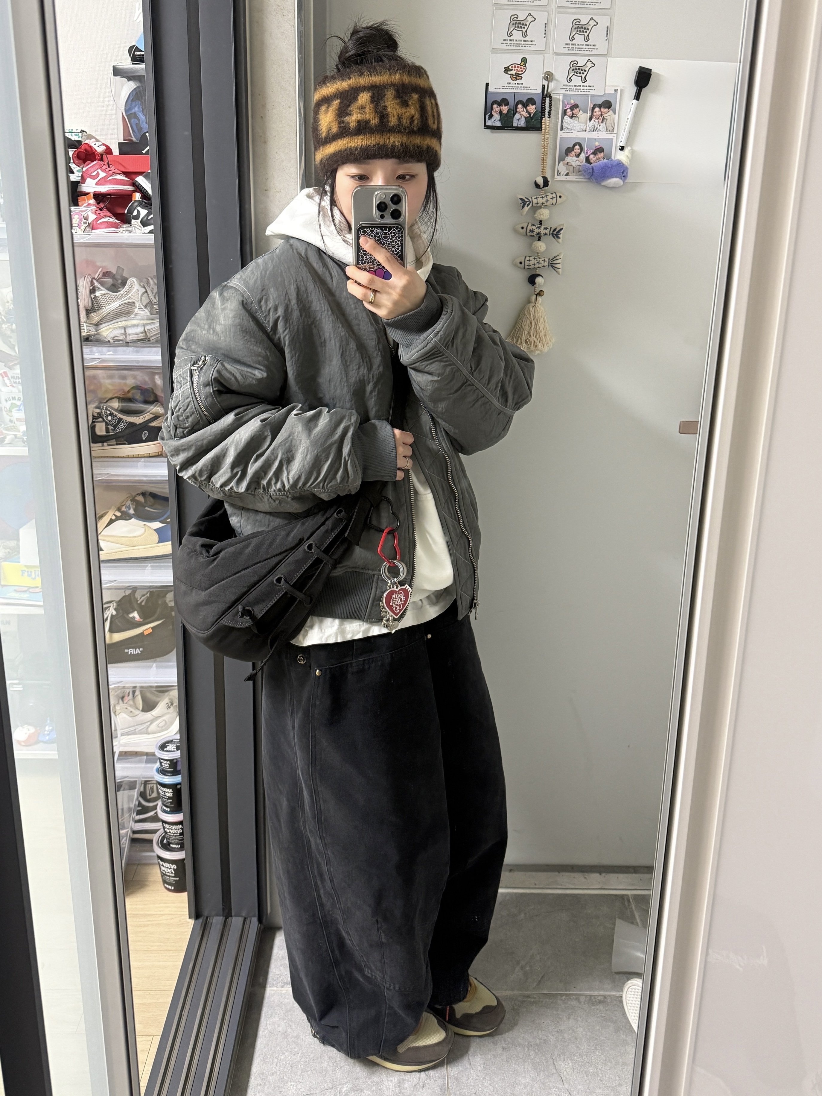 Stussy Dyed Nylon Bomber Charcoal, Human Made Shaggy Knit Logo Band Brown 착용 스타일 - 2