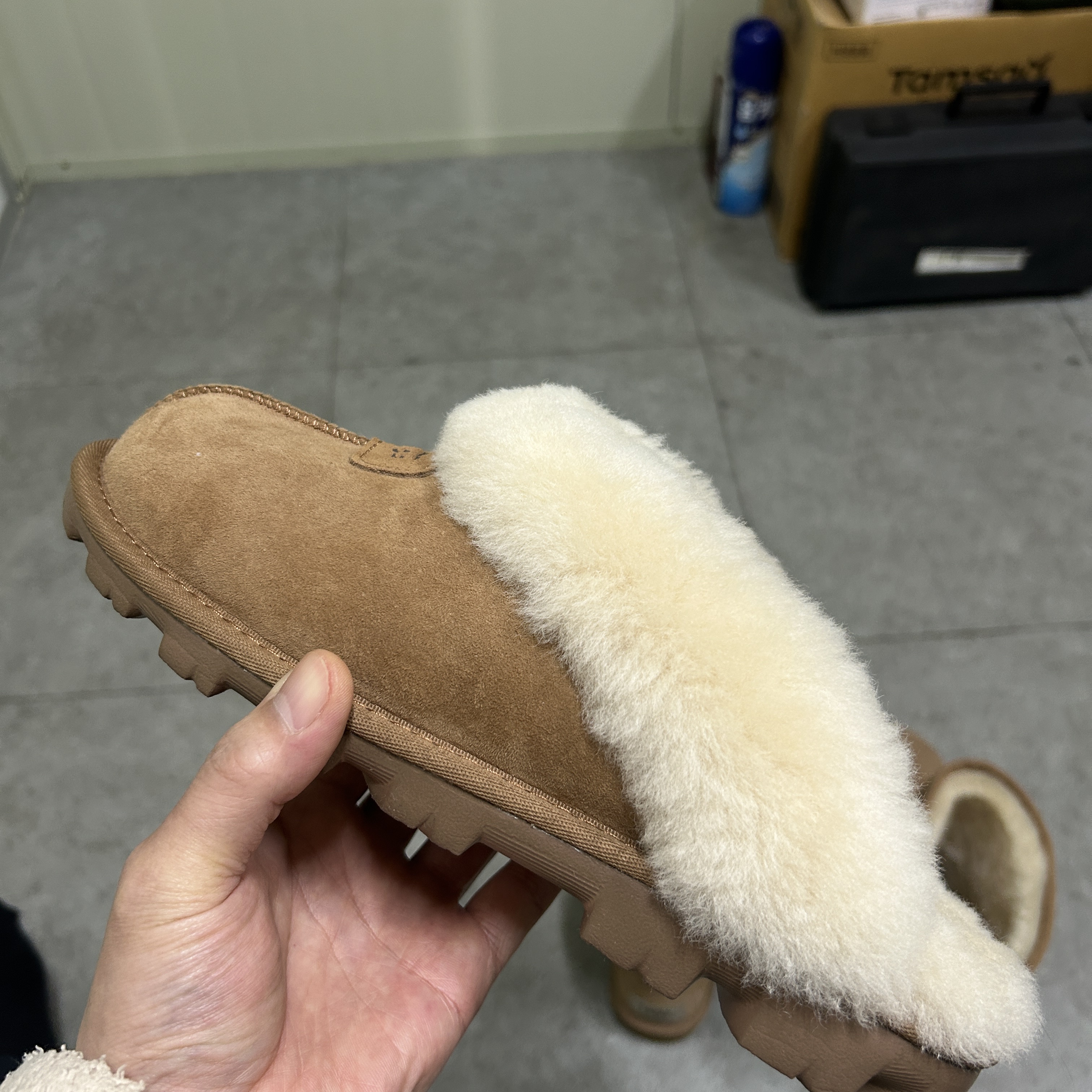 (W) UGG Coquette Slipper Chestnut 착용 스타일 - 2