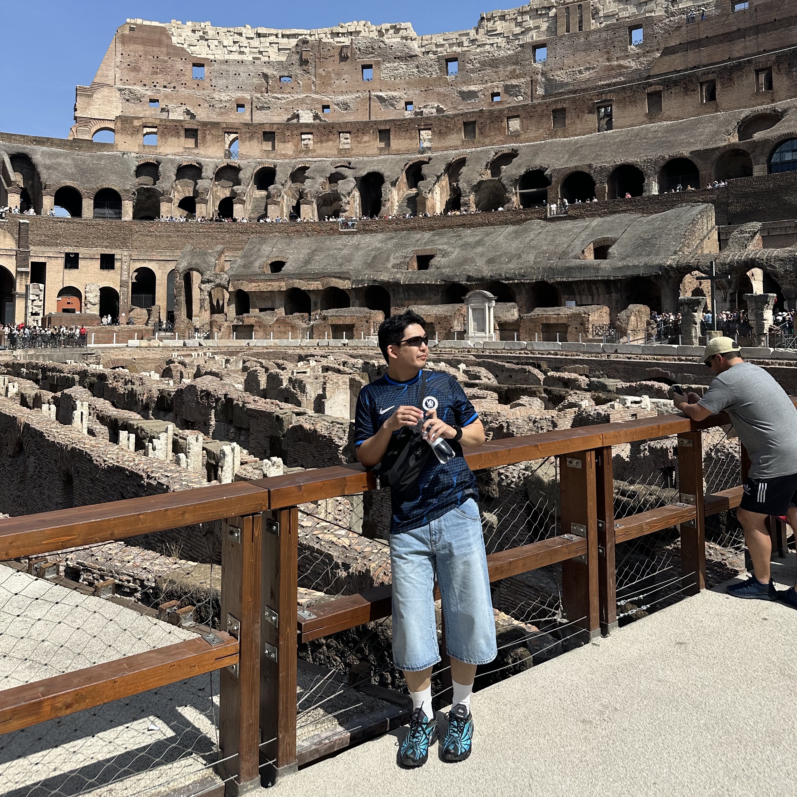 Nike Chelsea FC 2023/24 Stadium Away Dri-Fit Jersey Soar (Non Marking & Non Sponser Ver.), Oakley Plantaris Matte Black Frame Prizm Grey Lenses Regular Universal Fit 착용 스타일