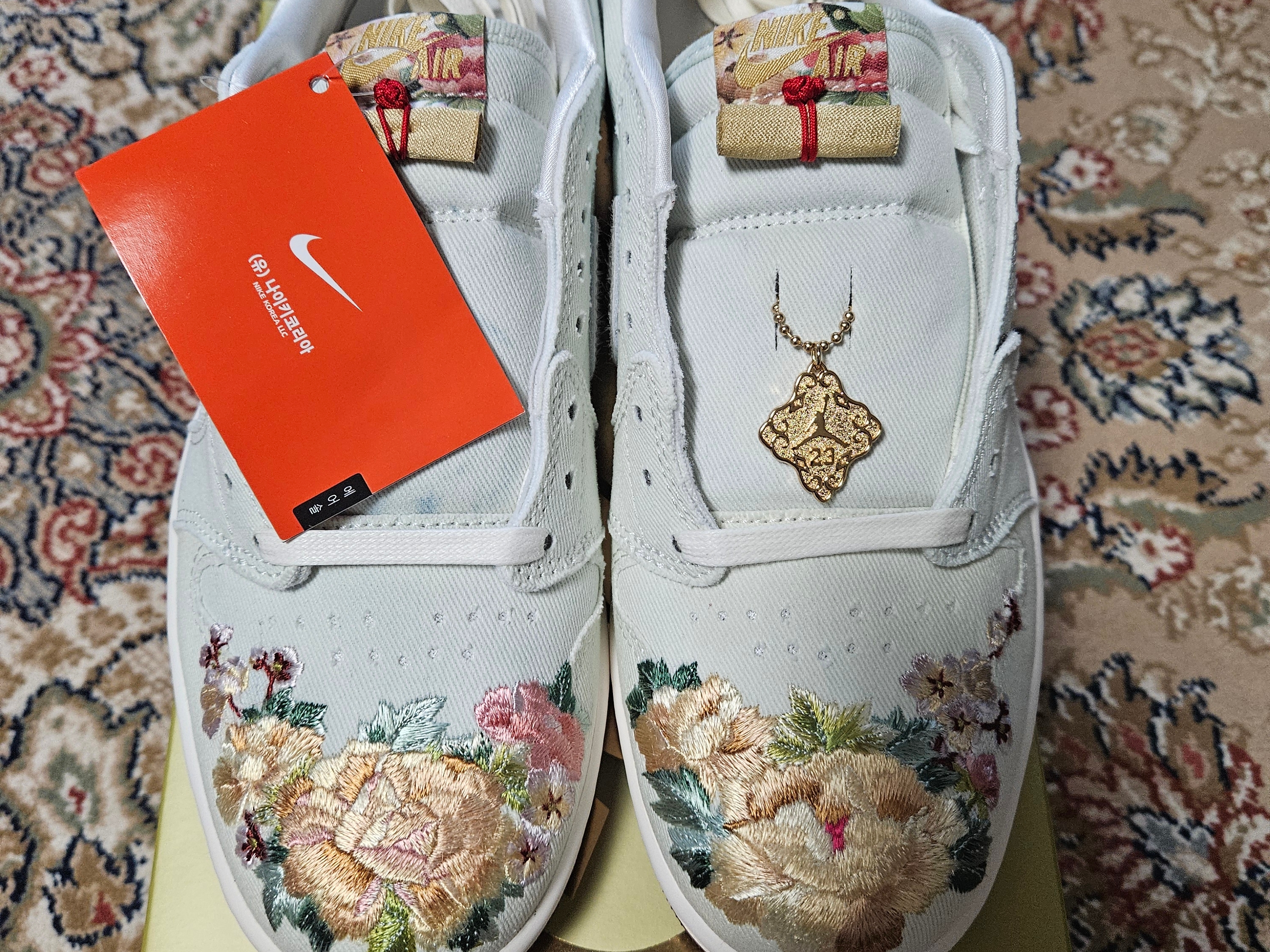 Jordan 1 Retro Low OG Greyish and Sail 착용 스타일 - 4
