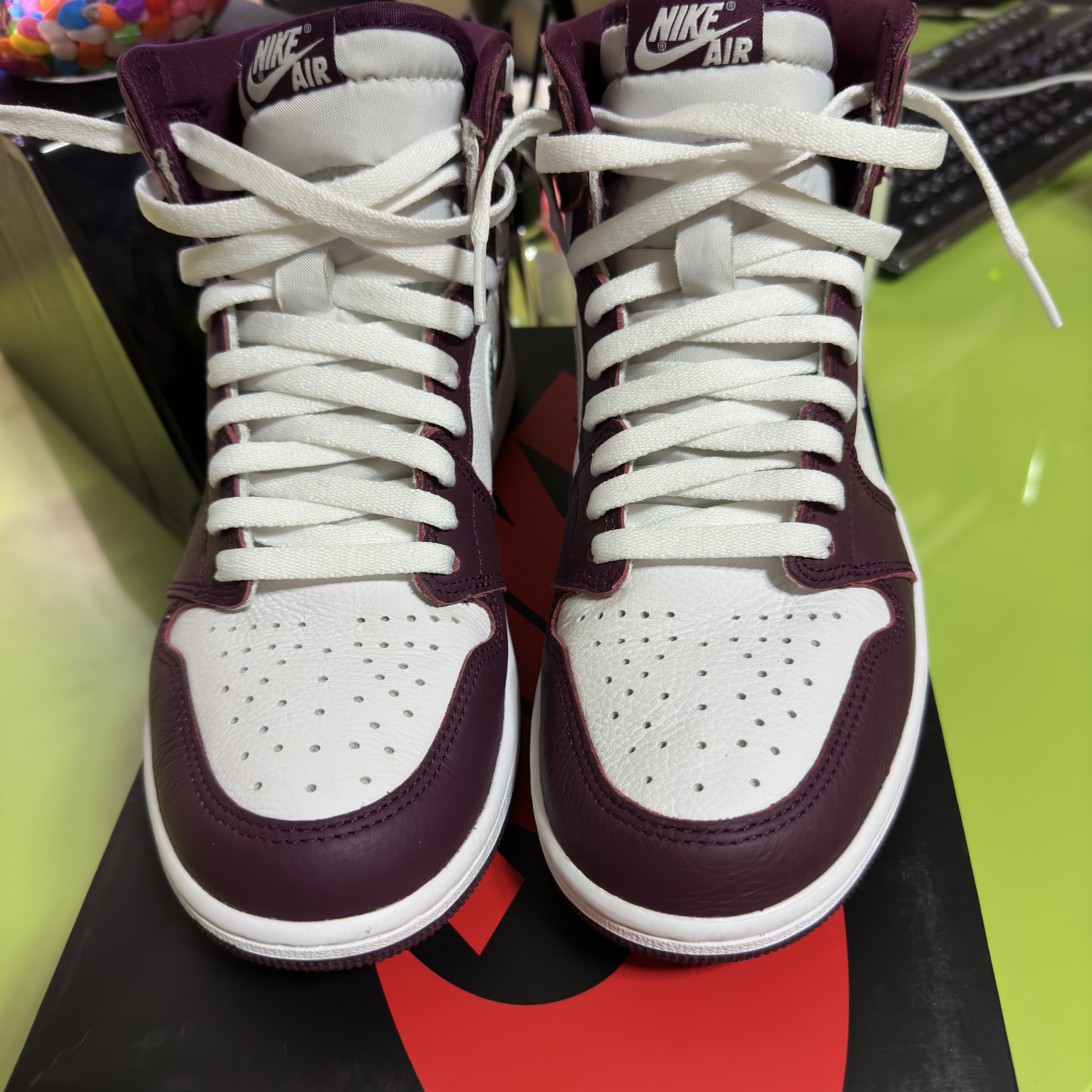 Jordan 1 Retro High OG Bordeaux 착용 스타일 - 4