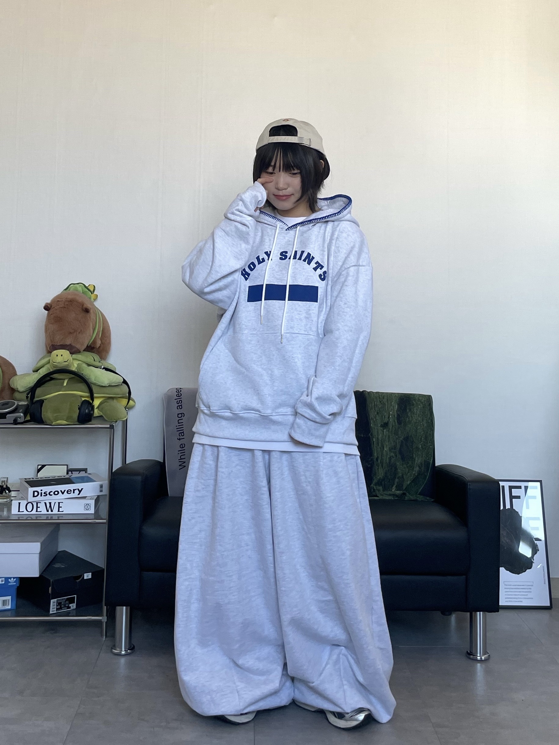 Asics Unlimited Gel-Kayano 14 Carrier Grey Black, Hello Sunrise Washed HS Arch Logo 6Panel Cap Navy & Orange 착용 스타일 - 2