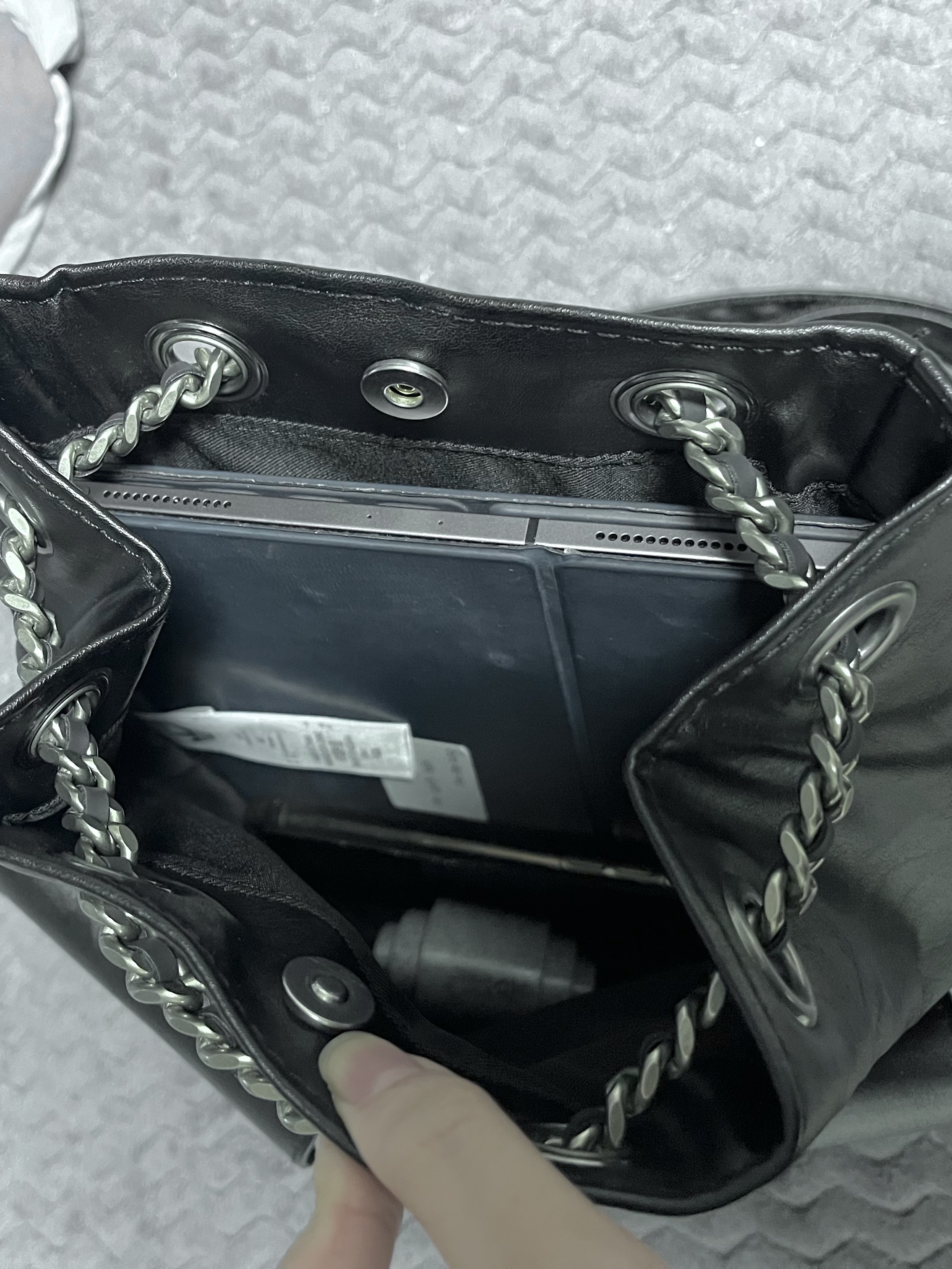 (W) Adidas Classic Sports Shoulder Bag Black 착용 스타일 - 5