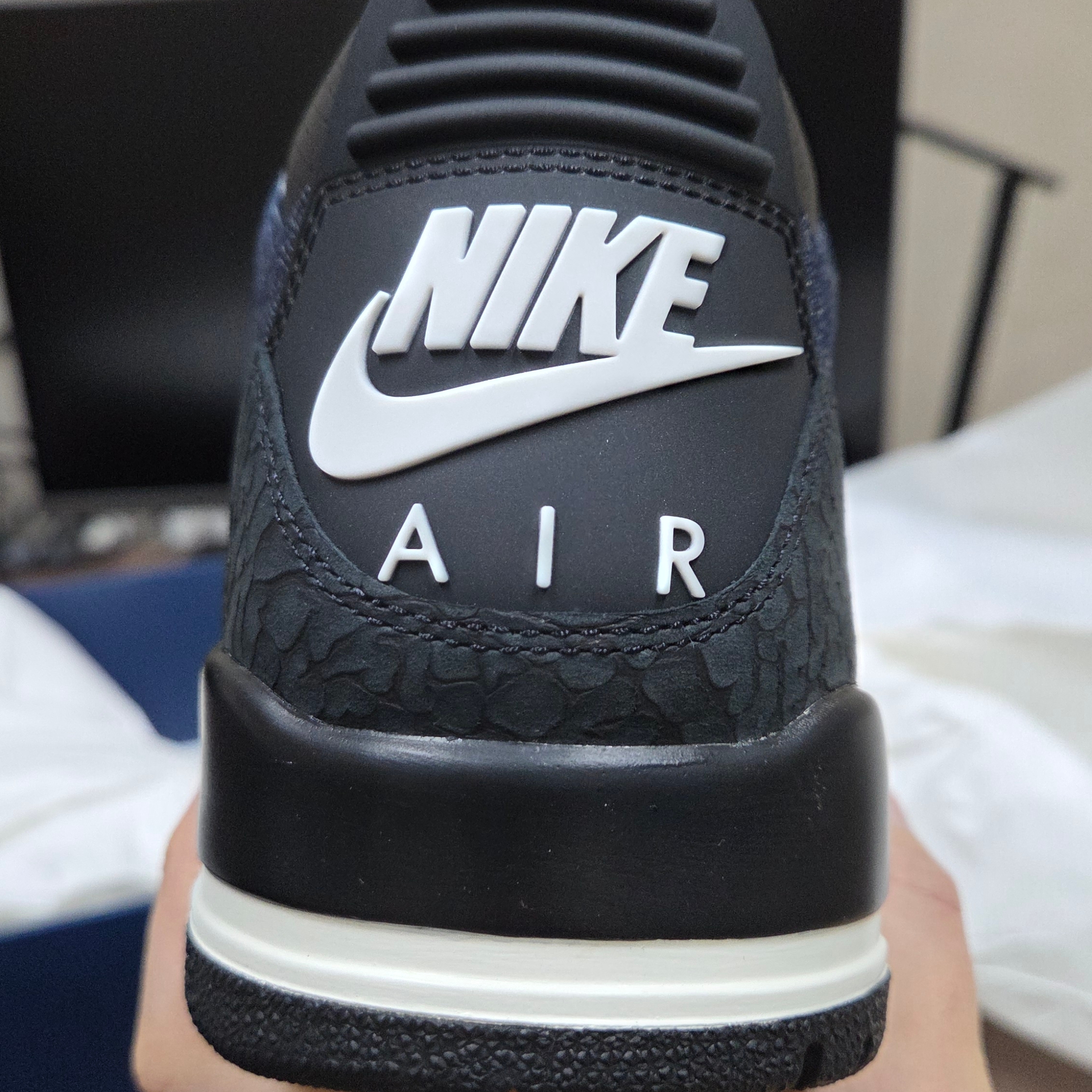 Jordan 3 x Levi’s Indigo and Gym Red 착용 스타일 - 2
