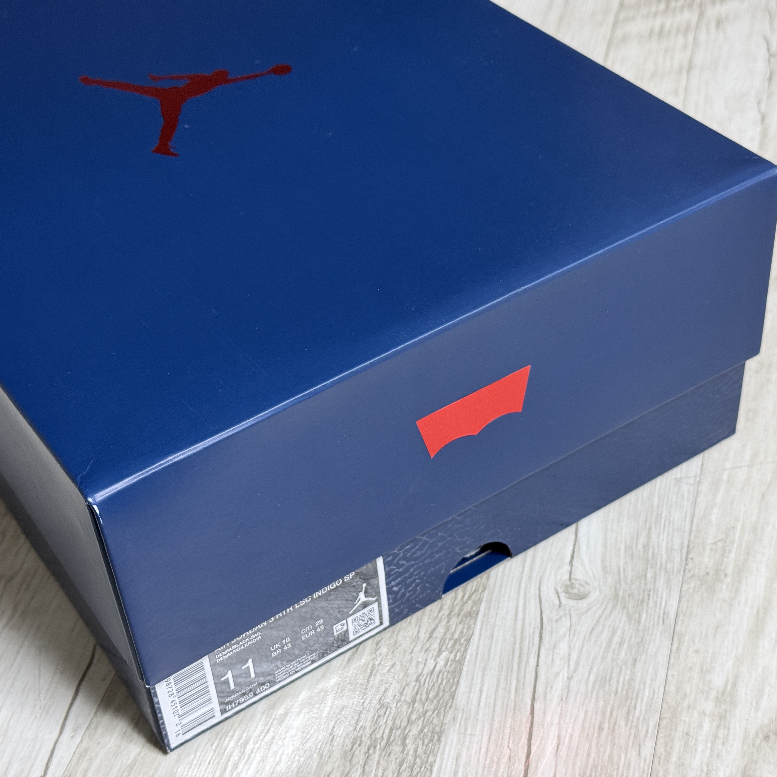 Jordan 3 x Levi’s Indigo and Gym Red 착용 스타일 - 4