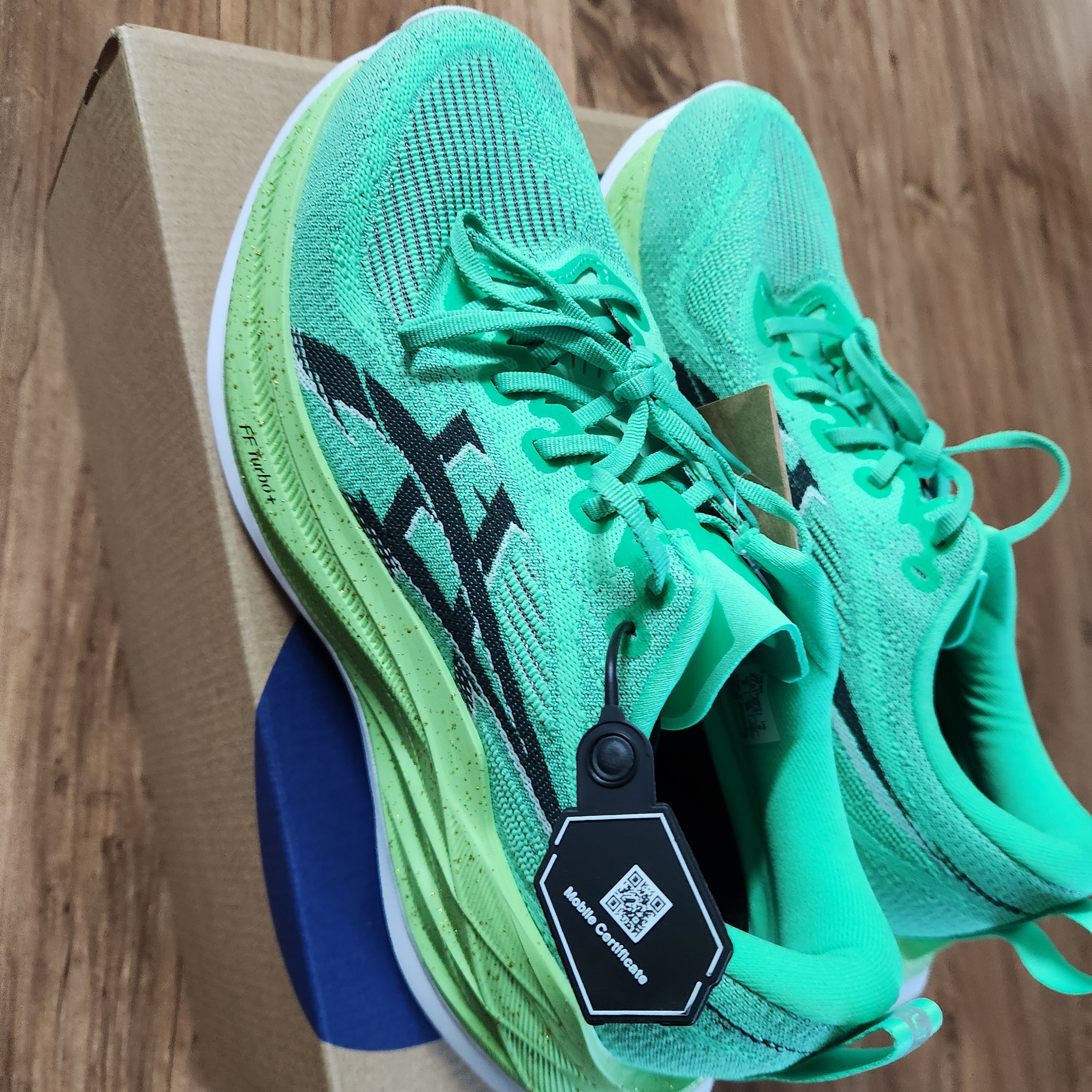 Asics Superblast 2 Ekiden Vital Green Black 착용 스타일 - 1