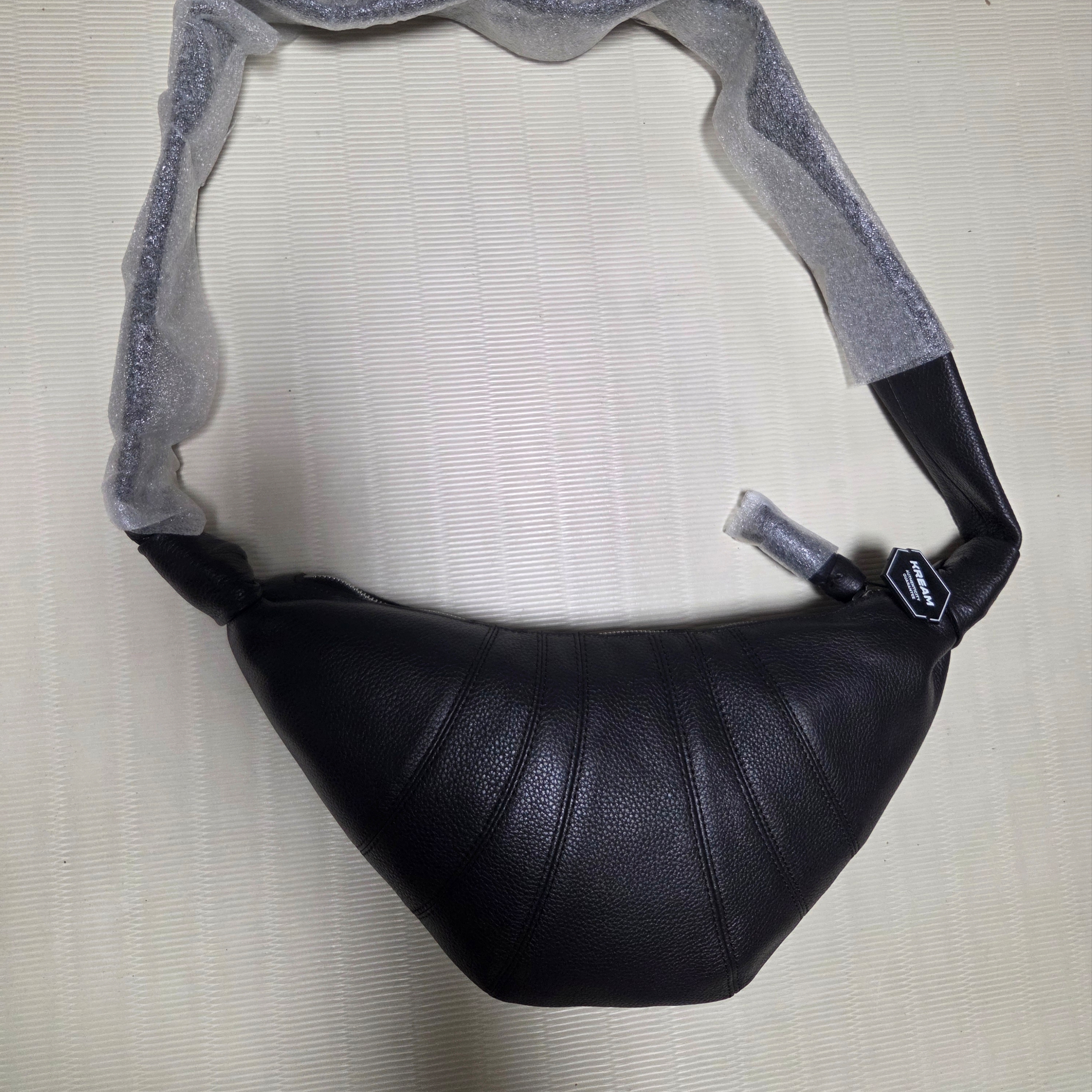 Lemaire Small Croissant Bag Soft Grained Leather Dark Chocolate 착용 스타일