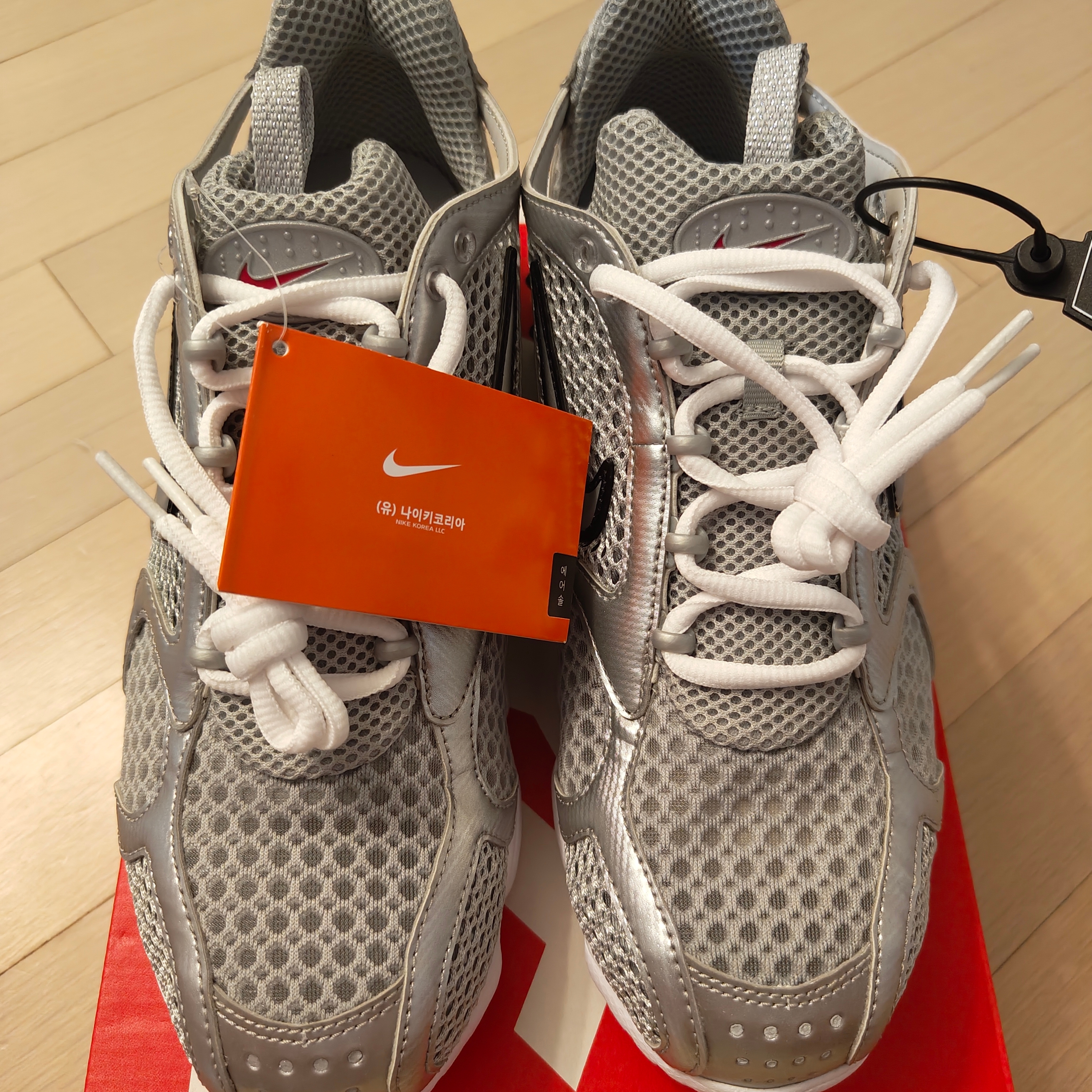Nike Air Zoom Spiridon Cage 2 Metallic Silver 착용 스타일 - 1