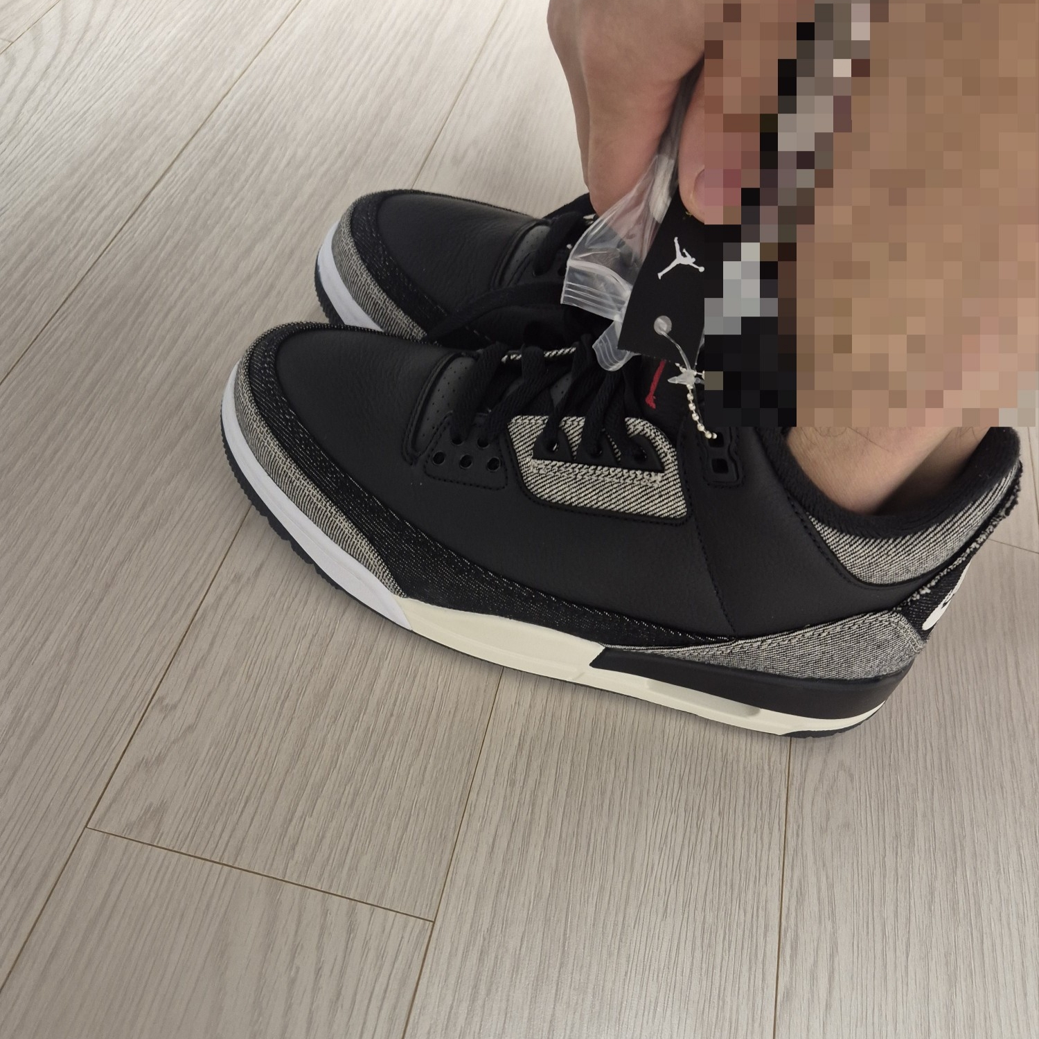 Jordan 3 x Levi’s Black and White 착용 스타일 - 1