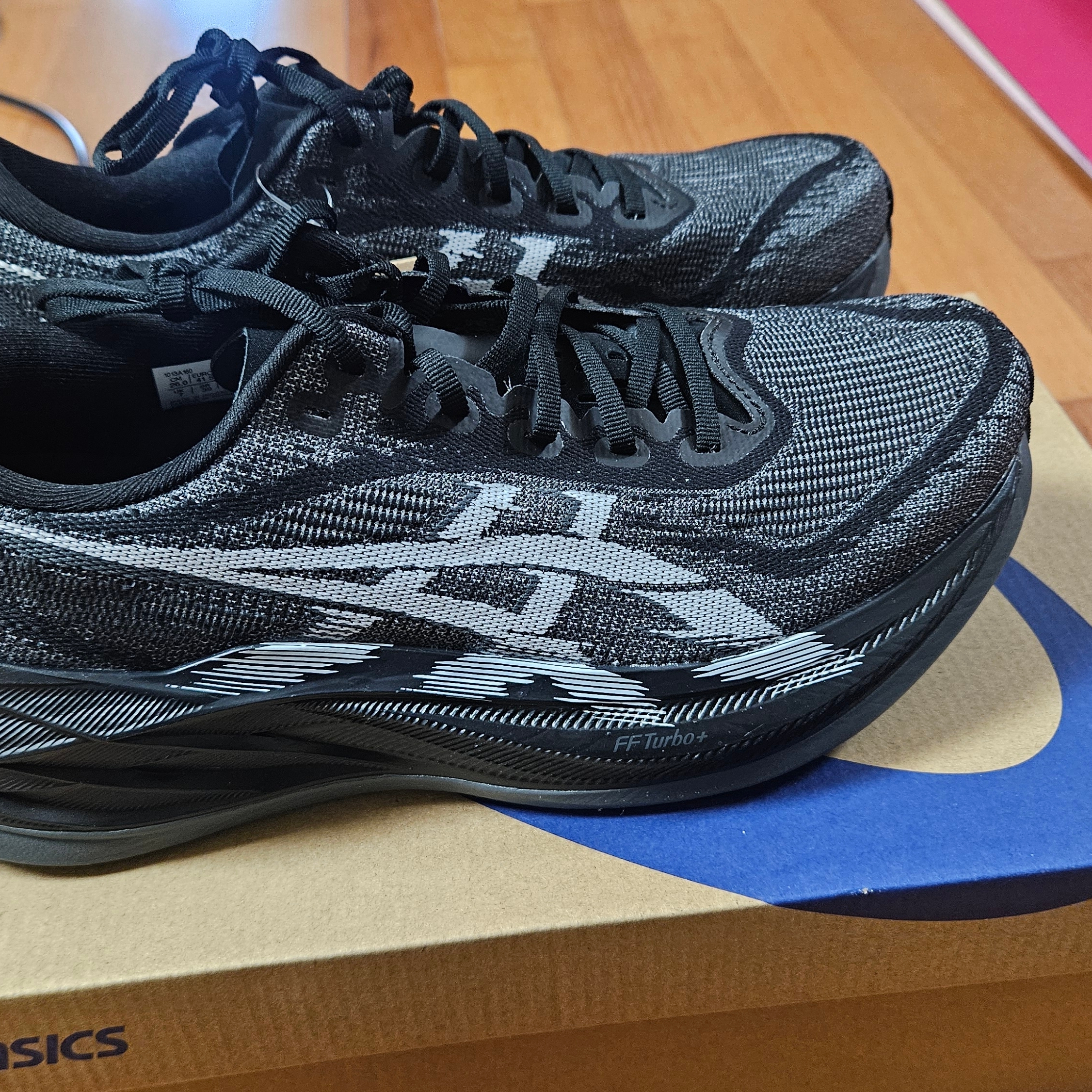 Asics Superblast 2 Black White 착용 스타일