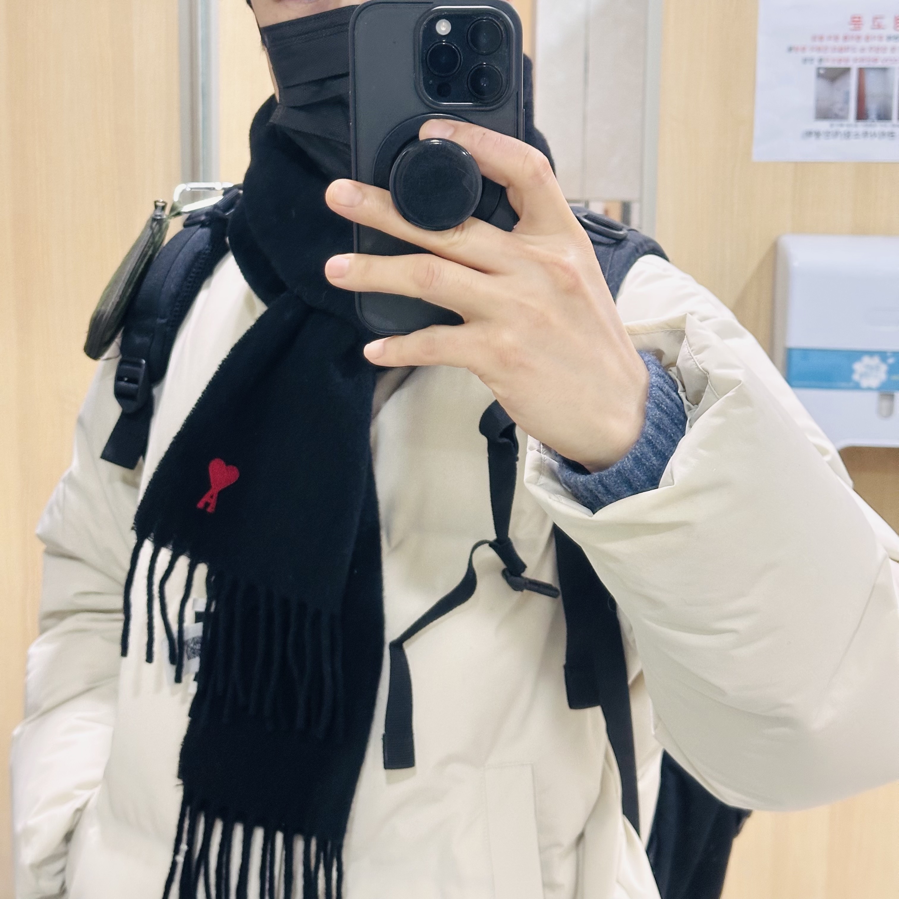 Uniqlo Seamless Down Jacket Natural - JP, AMI de Coeur Wool Classic Muffler Black 착용 스타일