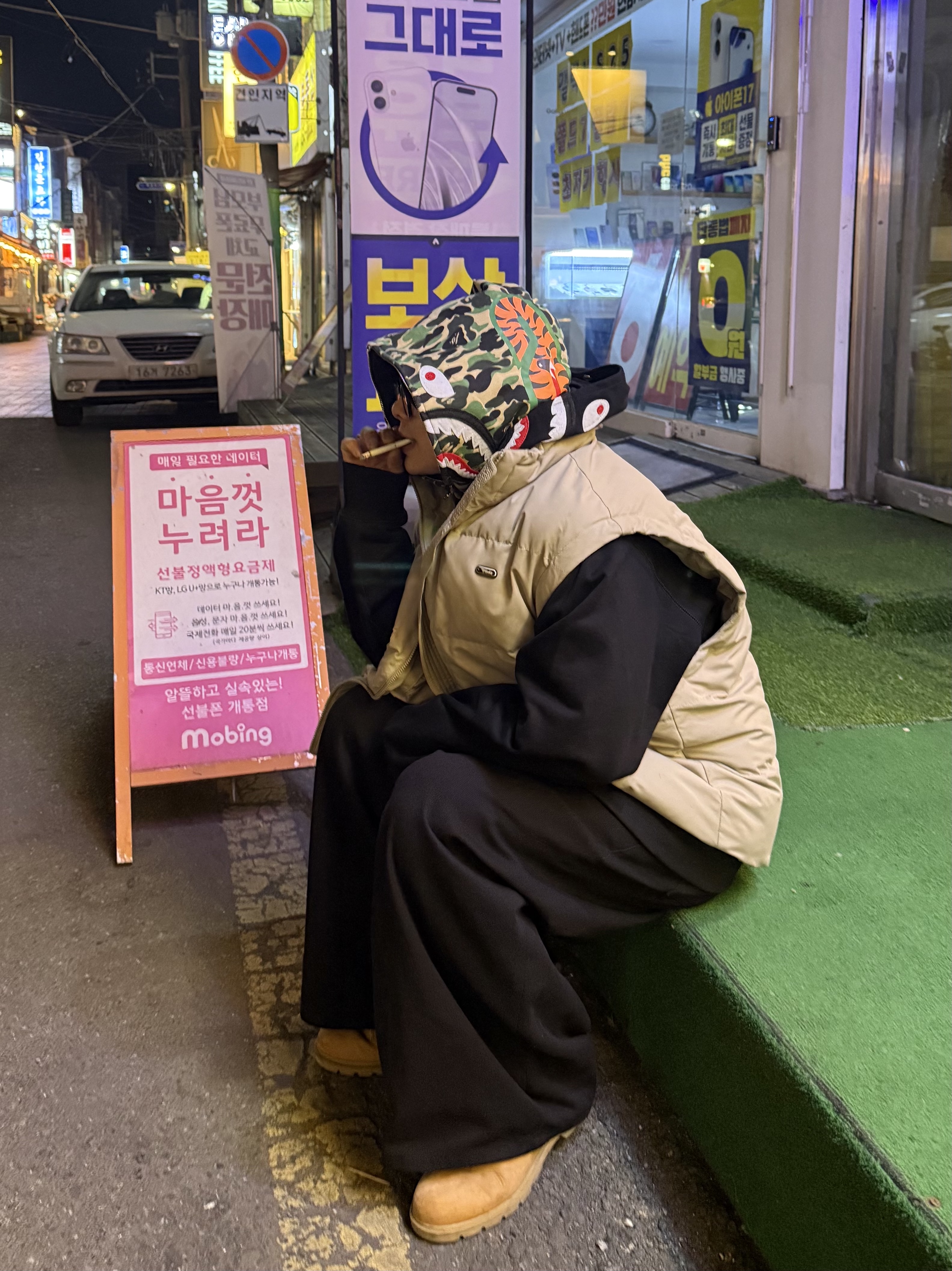 BAPE ABC Camo Shark Wide Fit Full Zip Hoodie Black 착용 스타일 - 1