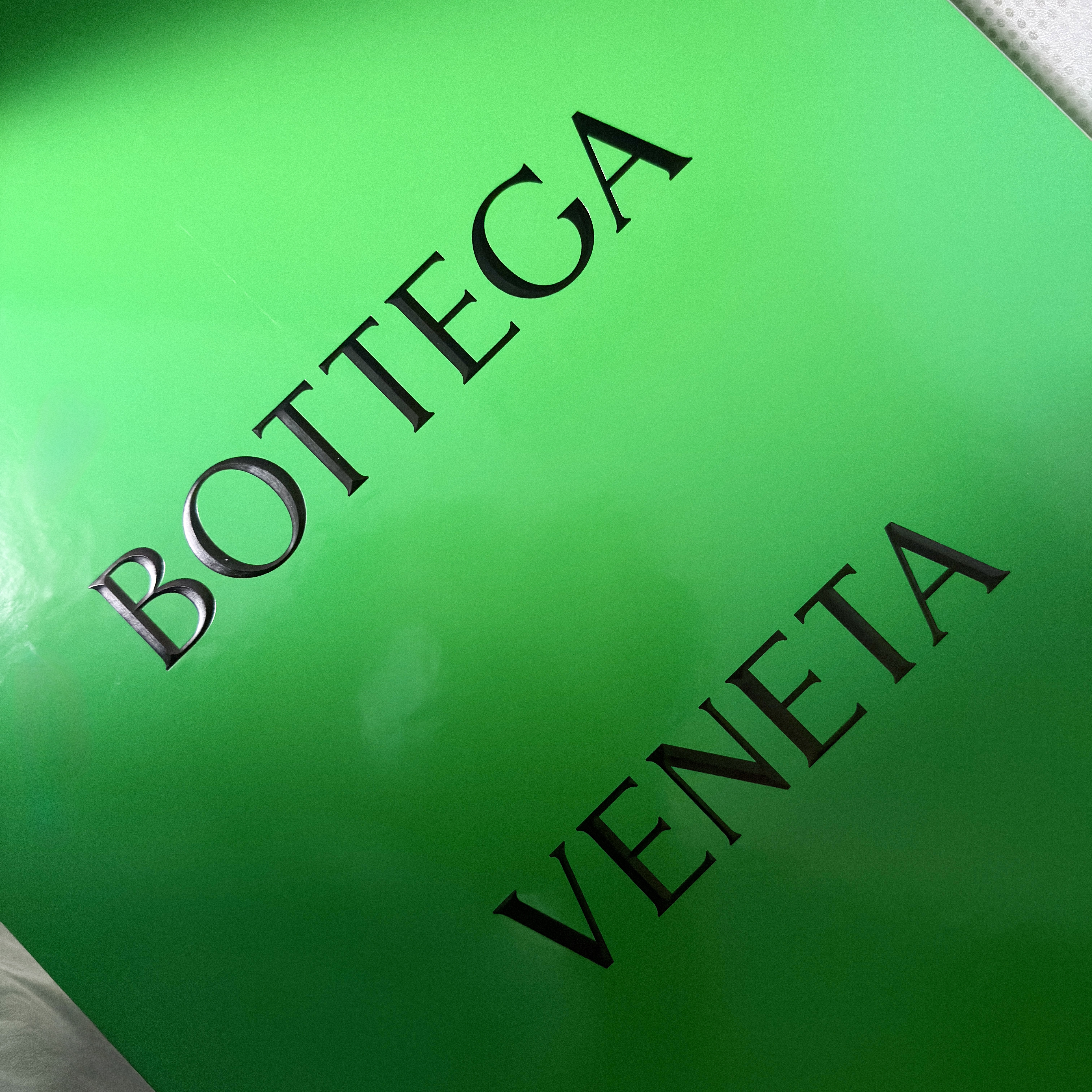 Bottega Veneta Puddle Ankle Boots Black 착용 스타일 - 1